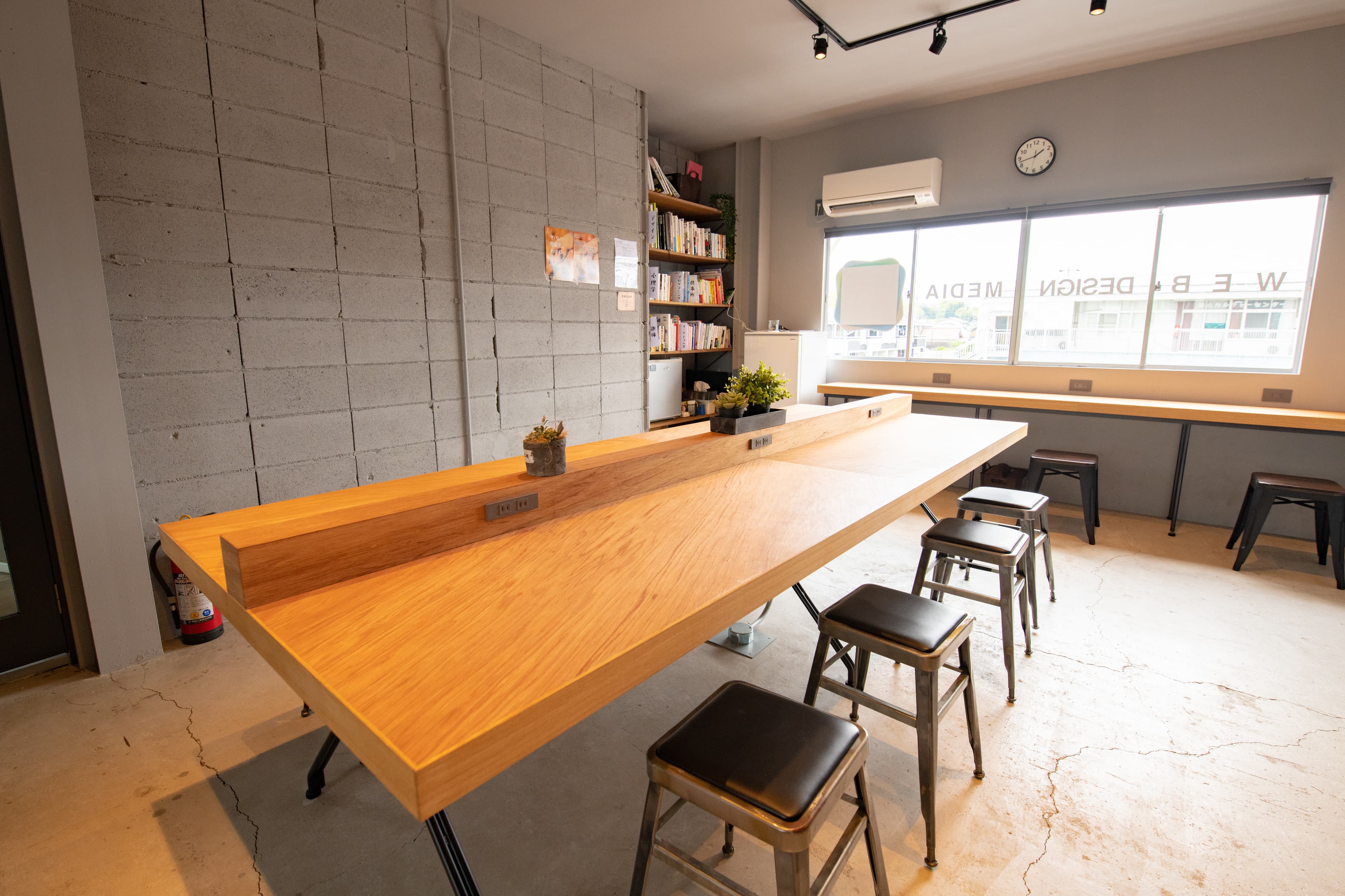 <コワーキングスペース>無料ドリンク/駐車場完備!