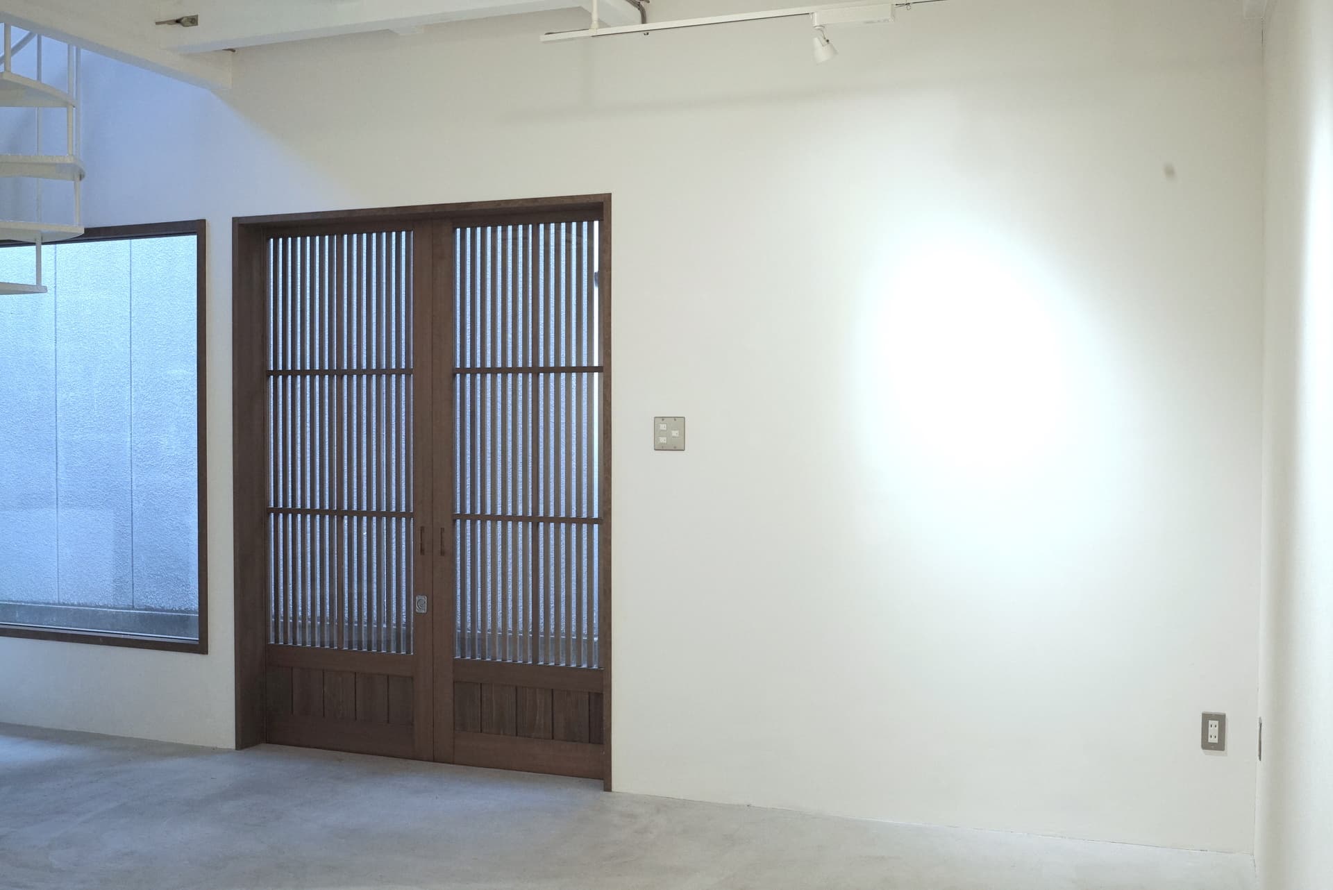 入口を内側から見たところ