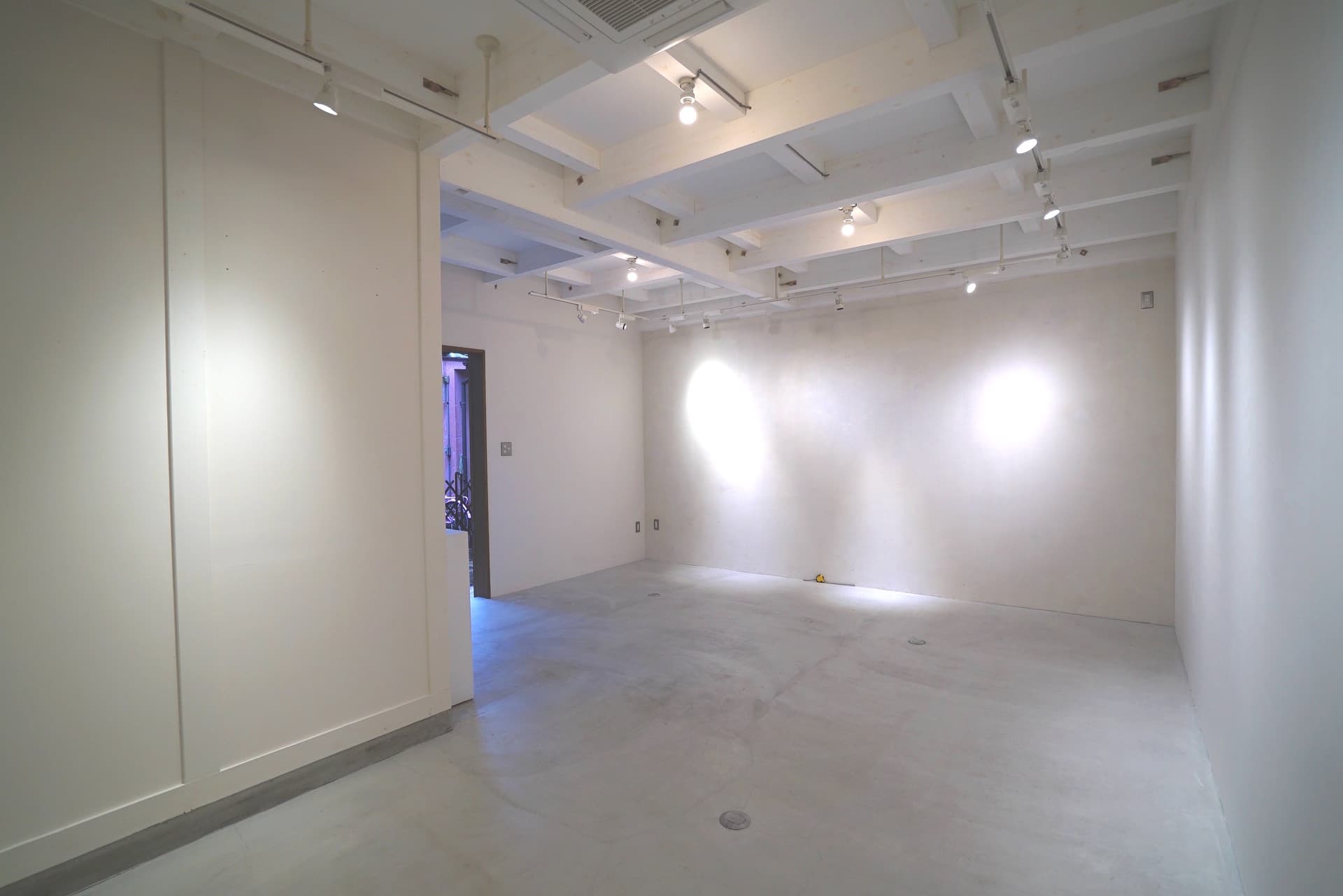 スペース奥wall#4前から入口方向を見たところ