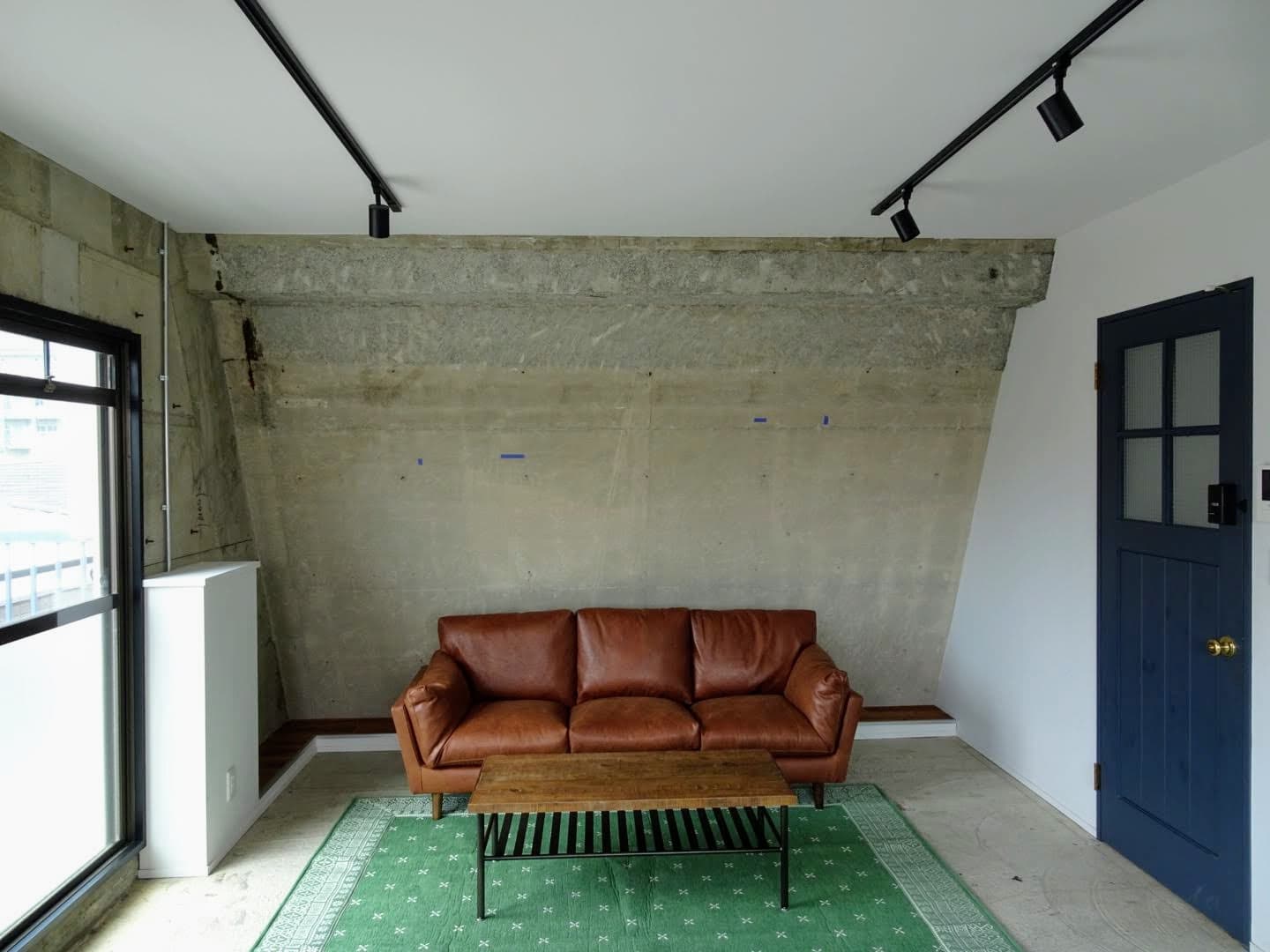 デフォルトの家具の配置はこのようなポジションです。2人以上で家具を動かして頂くことは可能です。