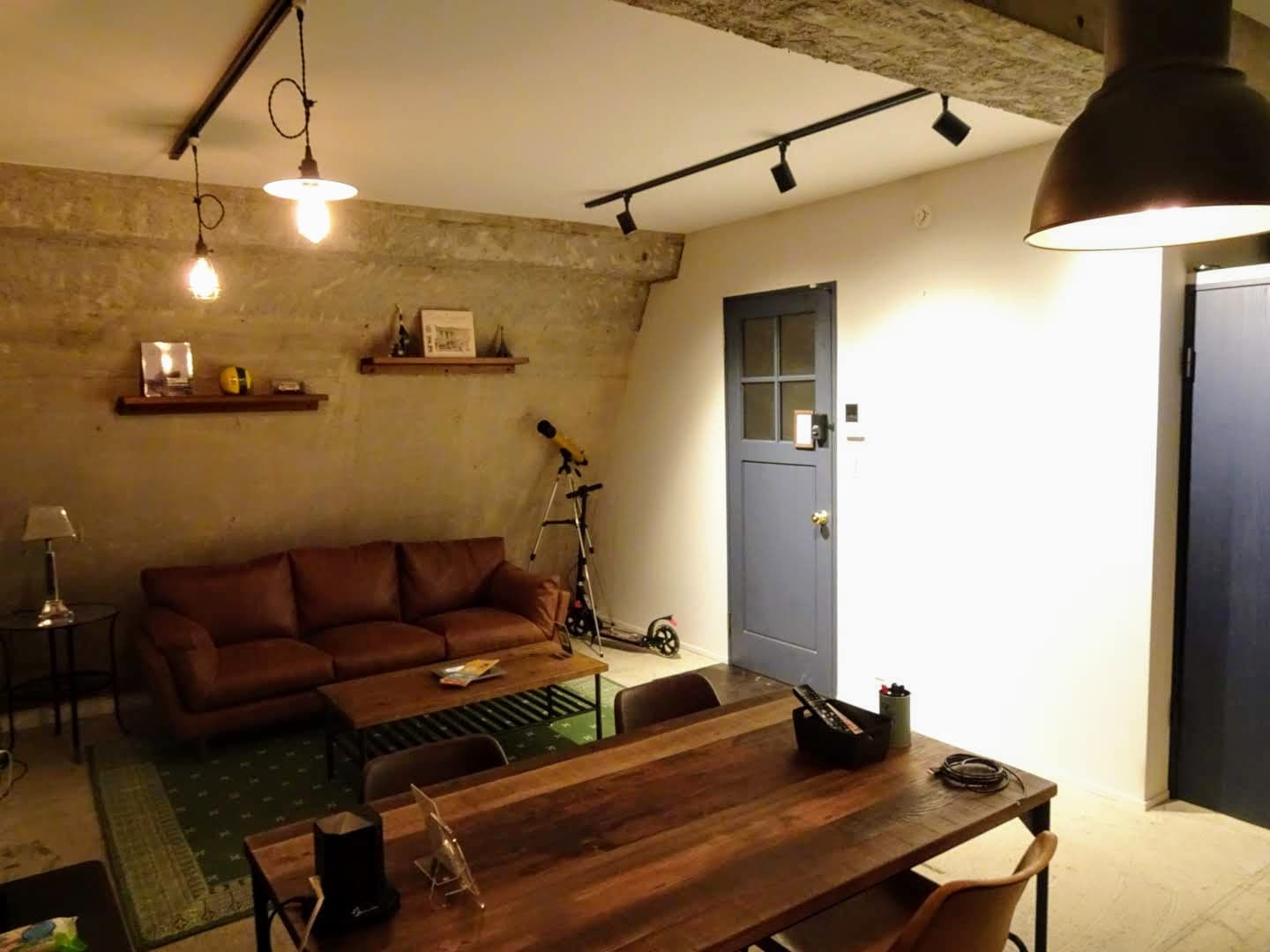 夜はムーディーなジャズが似合う空間です。