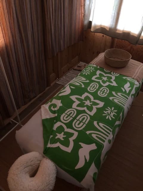 更にカーテンを閉めた時のサロン内の様子