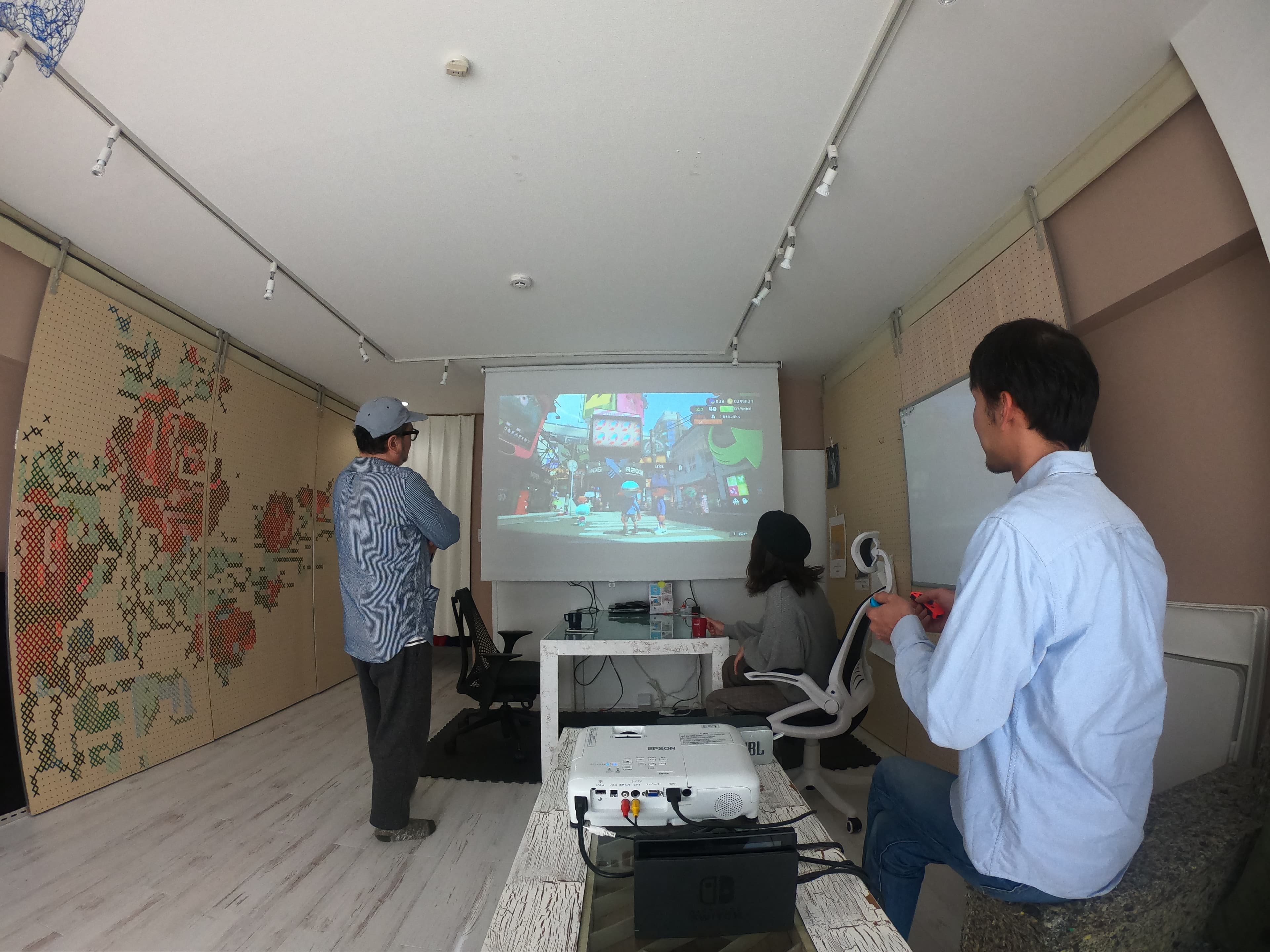 スマブラ、スプラトゥーンプロジェクターで対戦できます。スイッチドック完備。