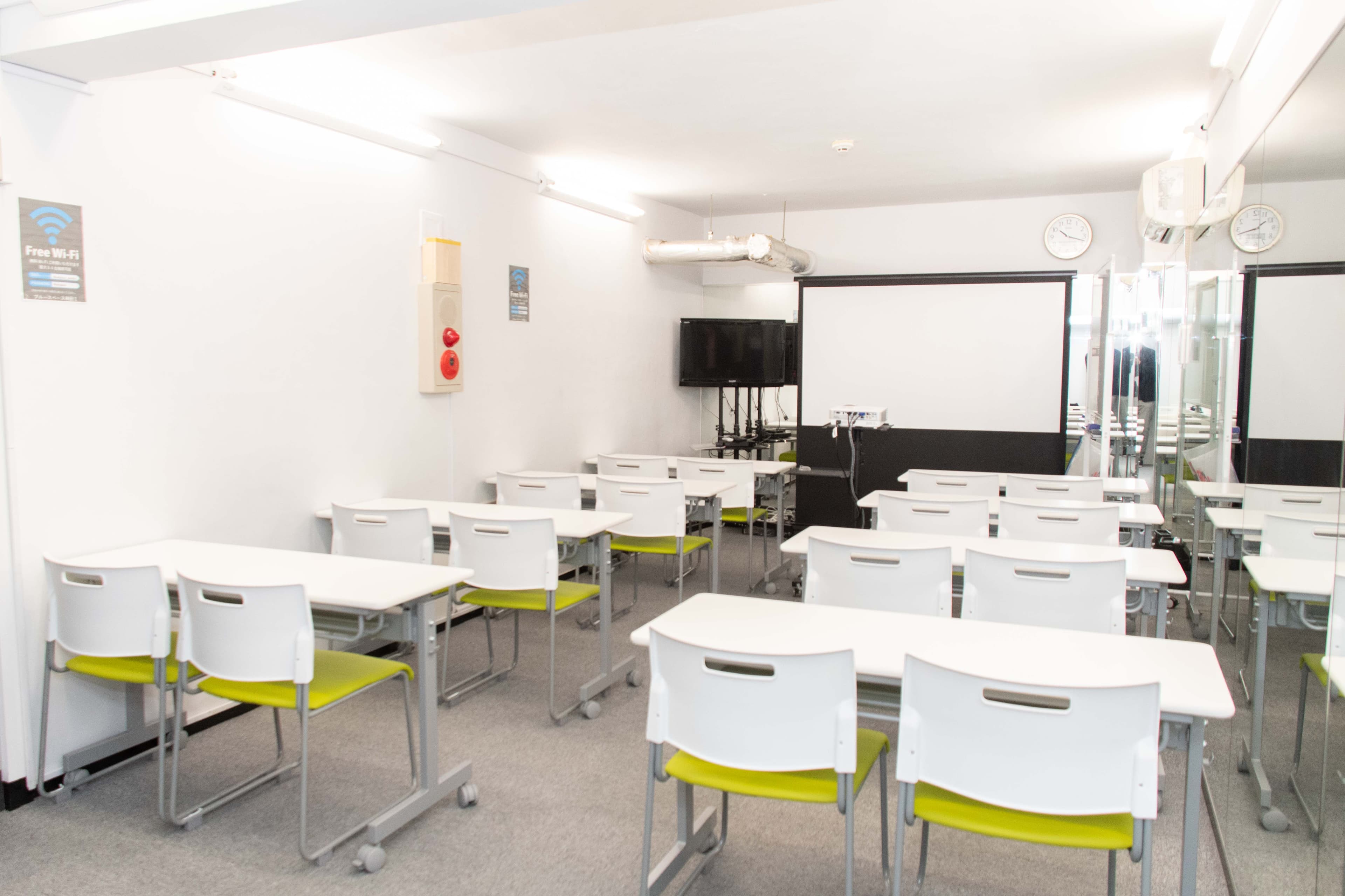 セミナー型設置イメージ 最大16席着席可能!