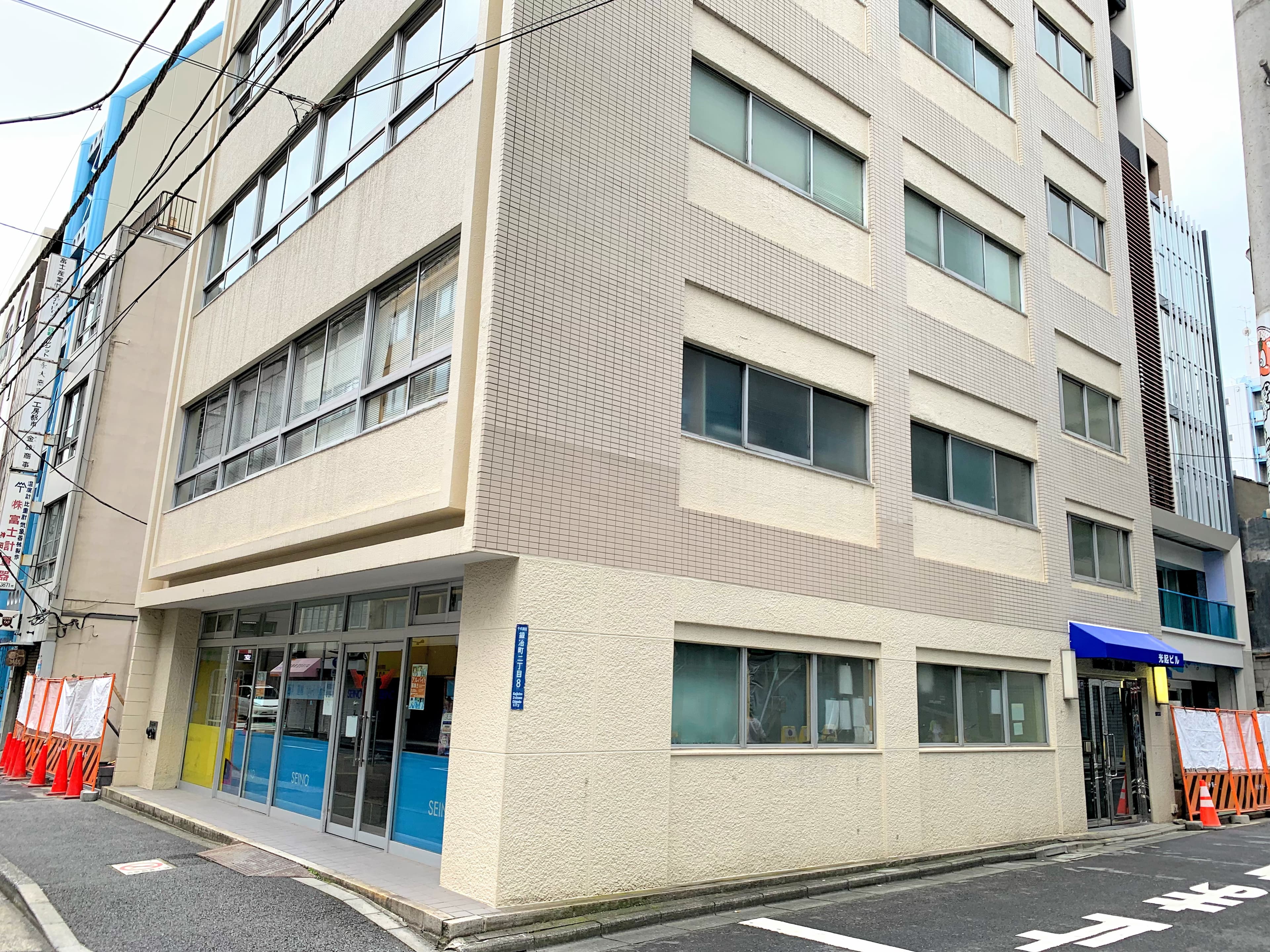 光起(こうき)ビル1F玄関 全体