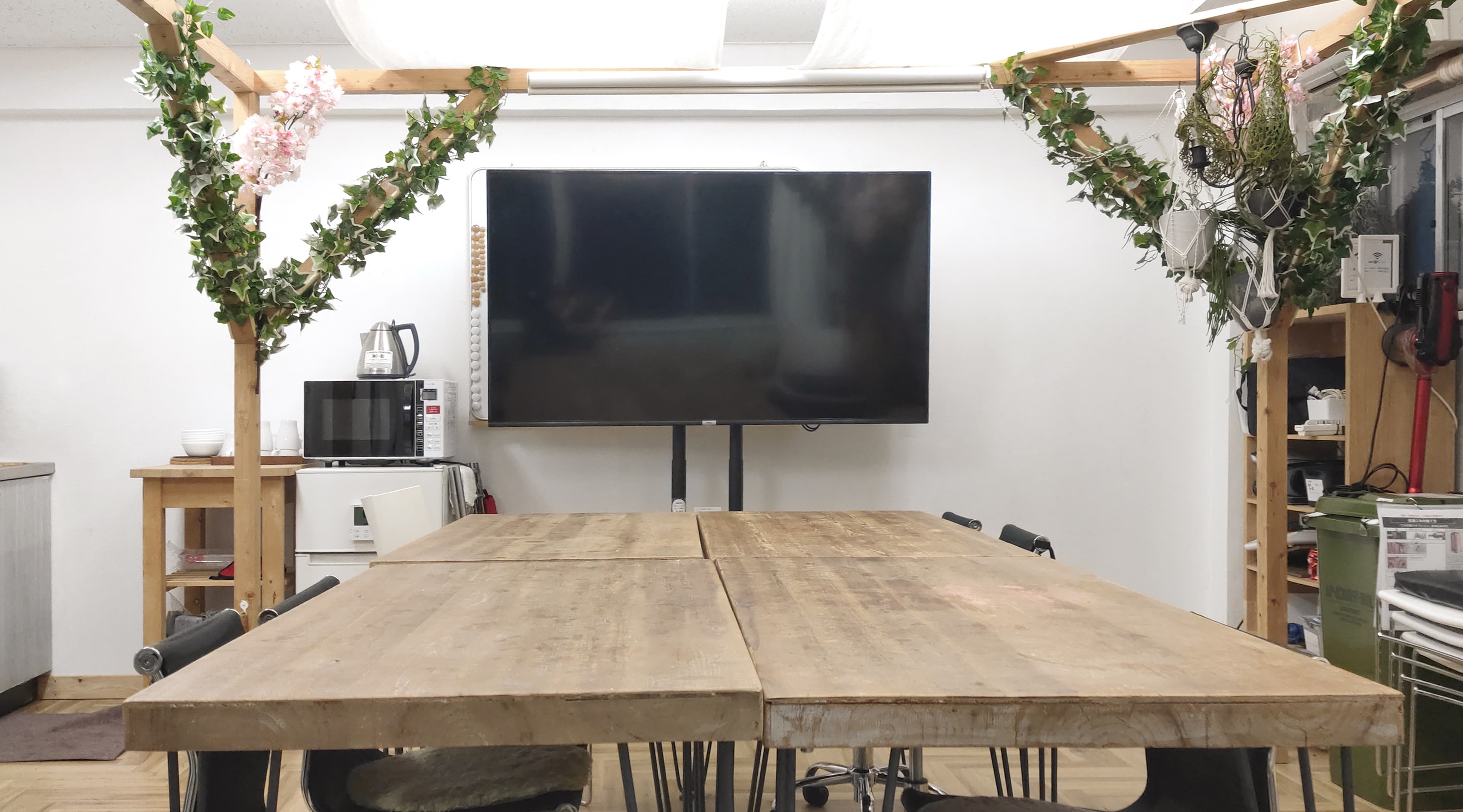 65型テレビモニター