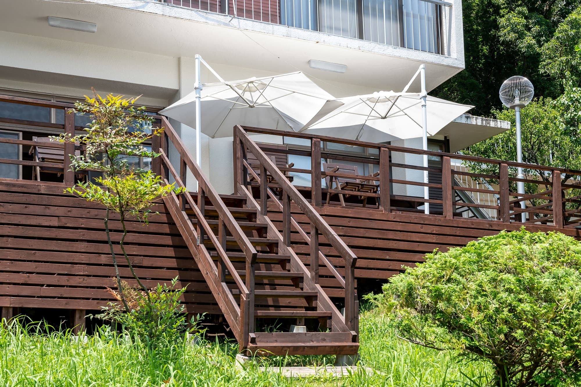 テラスから庭に降りる事も可能。