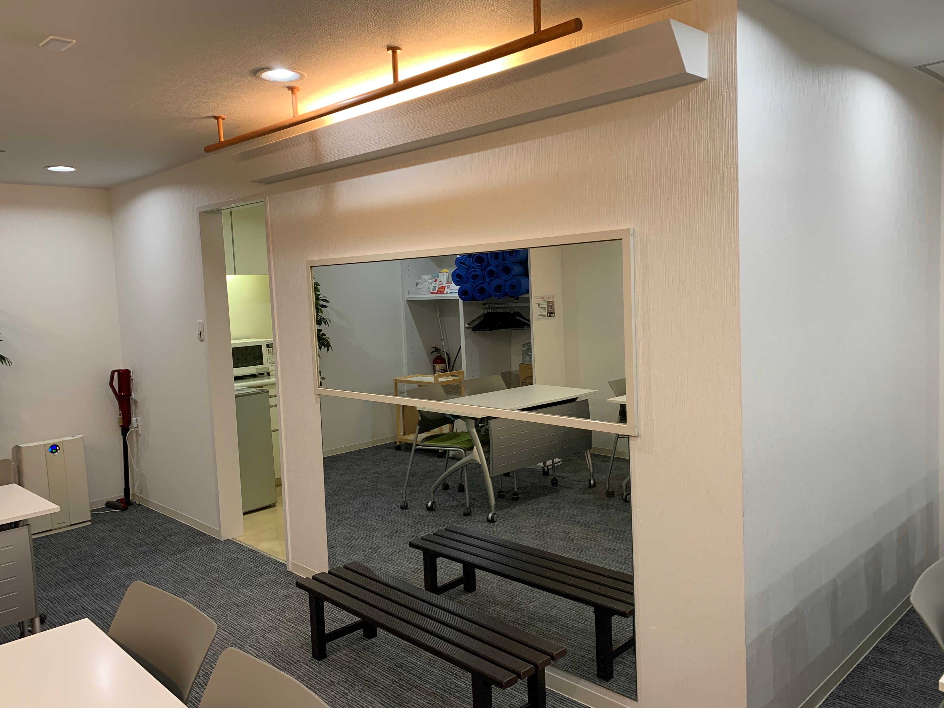 ぶら下がりバーを利用したトレーニングも可能です。