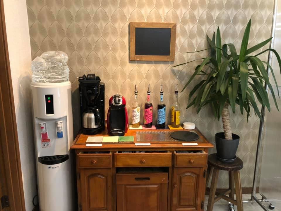 一階ドリンクバー 。お一人様ワンドリンクサービスです