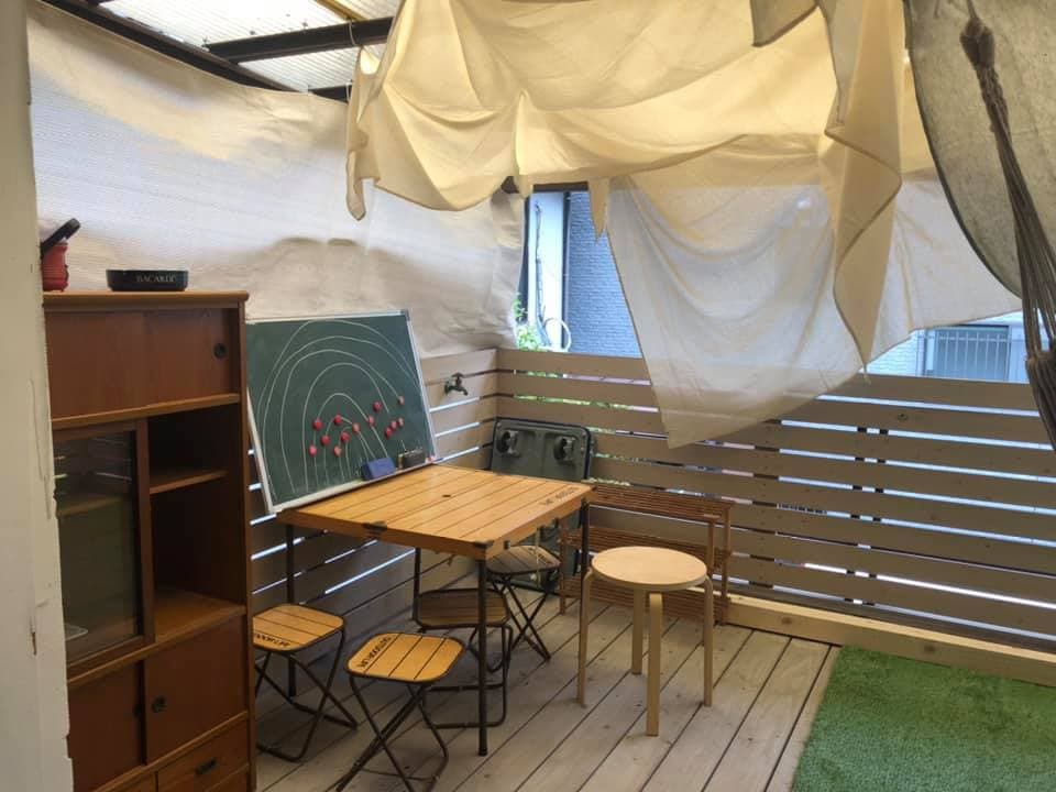 二階ベランダには黒板も