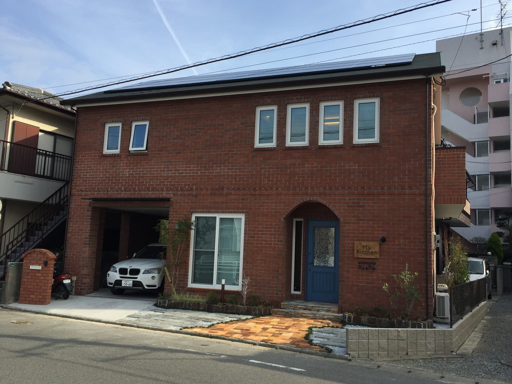 スペースの前に駐車スペースが1台分あります