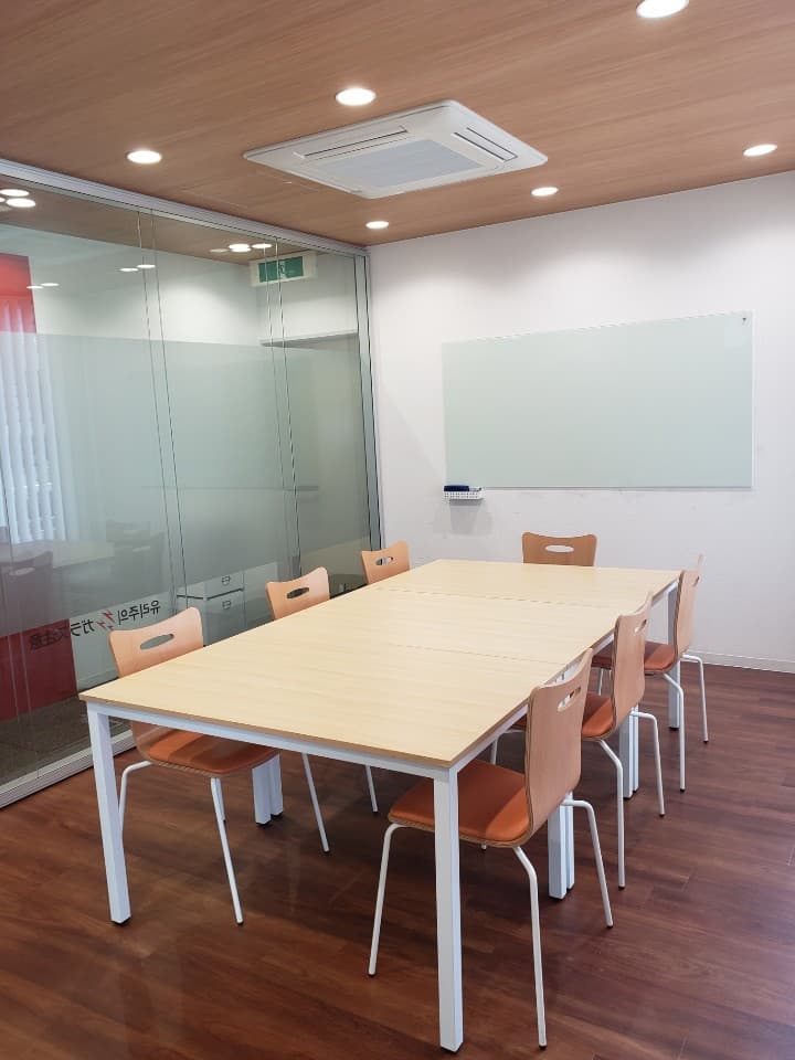 二重ガラスパーティションでお洒落、防音対策!(多少の音漏れ有り)