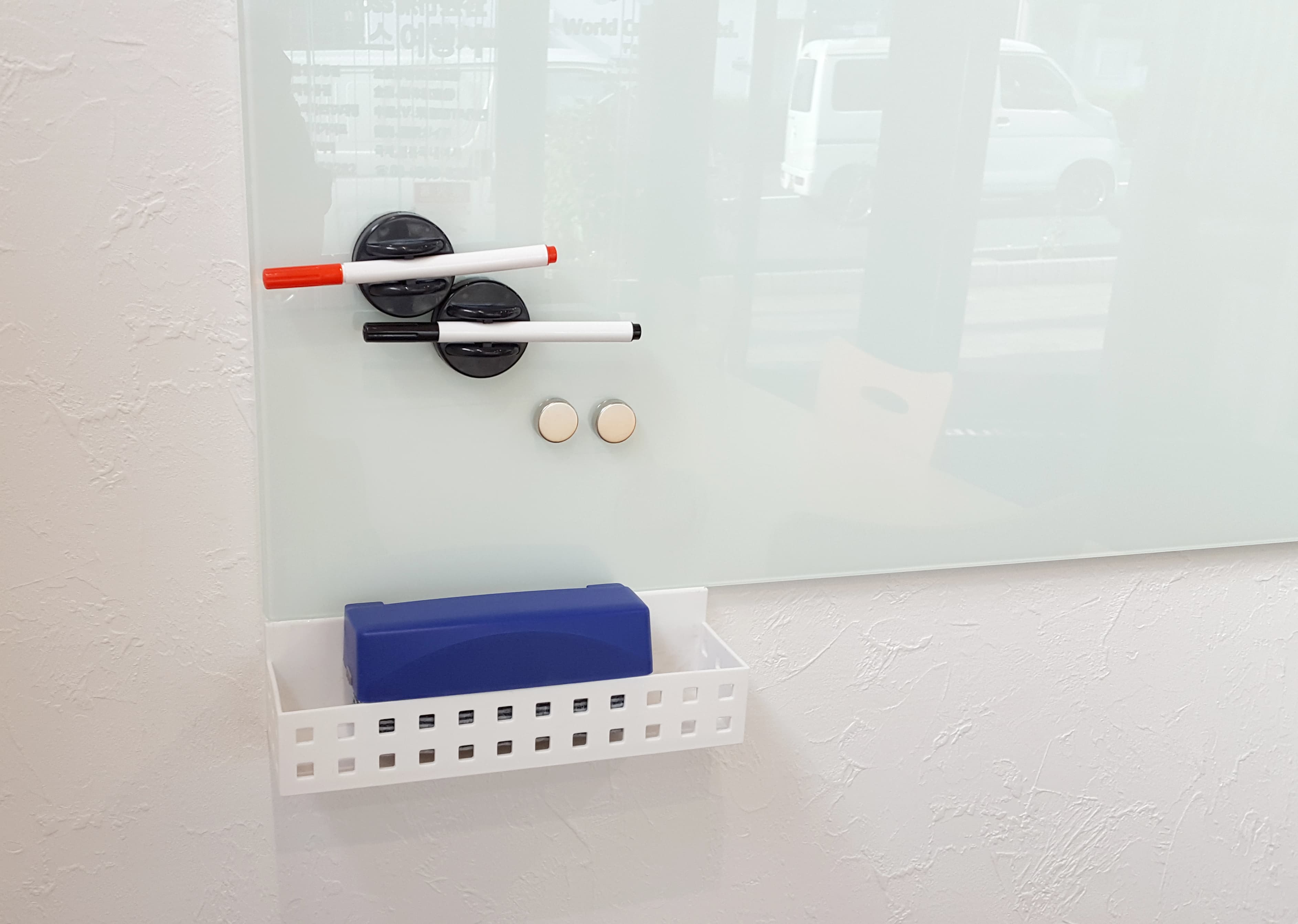 ホワイトボードが付いています。