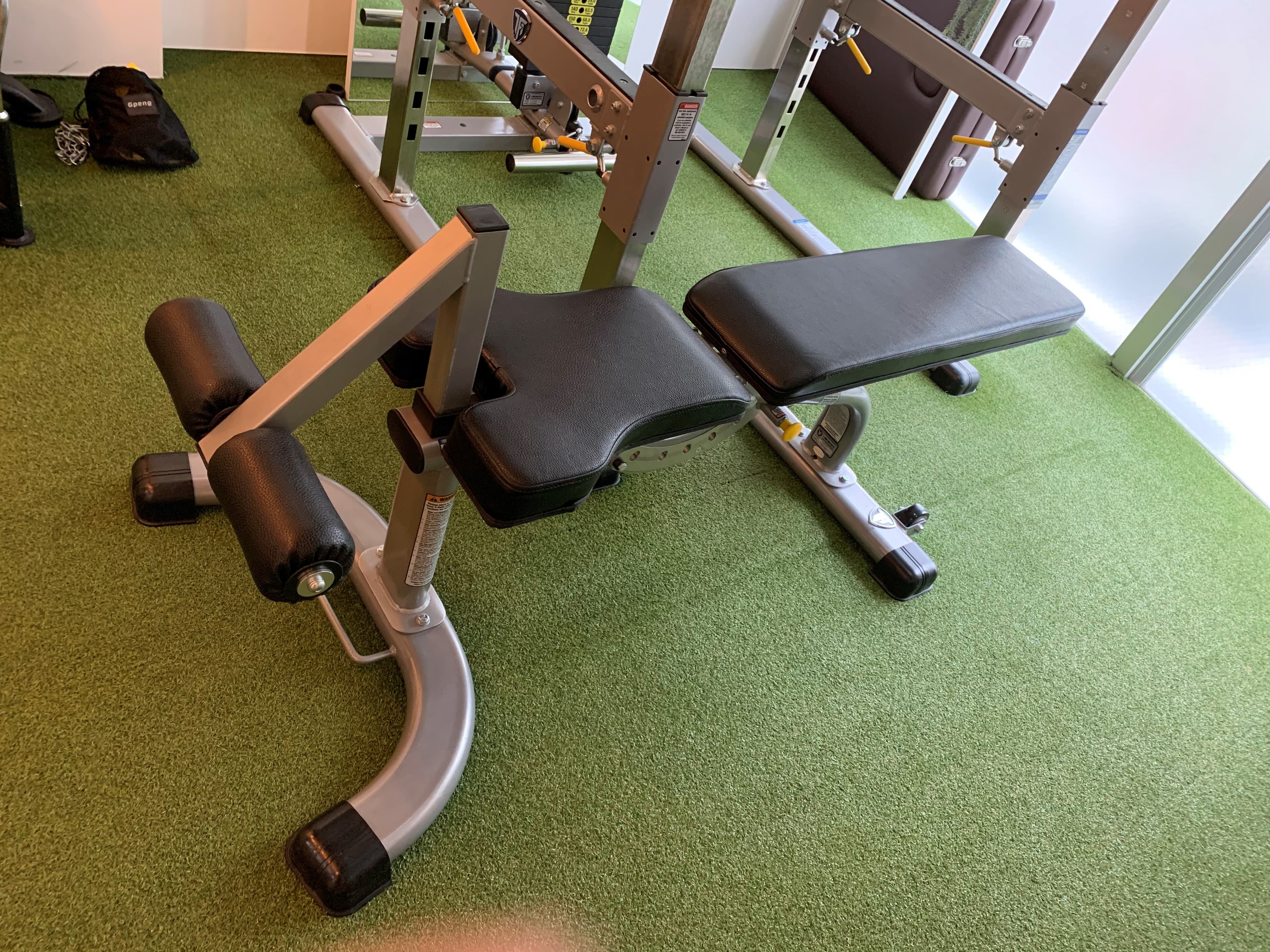 タフスタッフ ベンチ