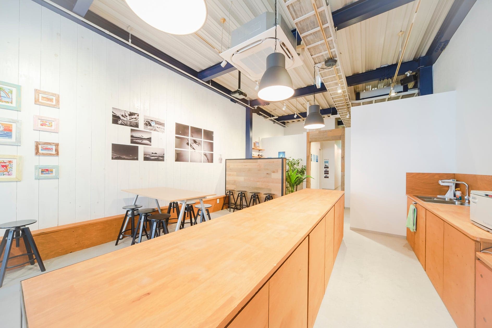 右手 キッチン 真ん中 BARカウンター