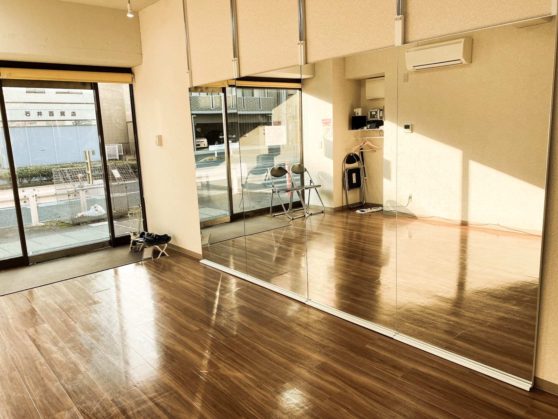 横幅3m20cmの大型鏡です