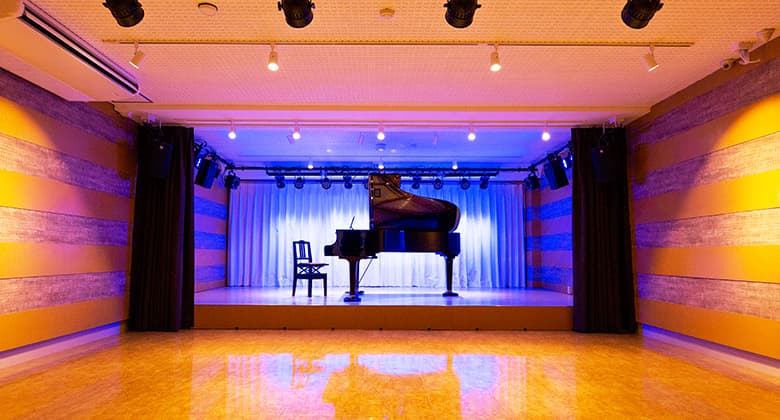 KOBE BOTHALLグランドピアノ設置