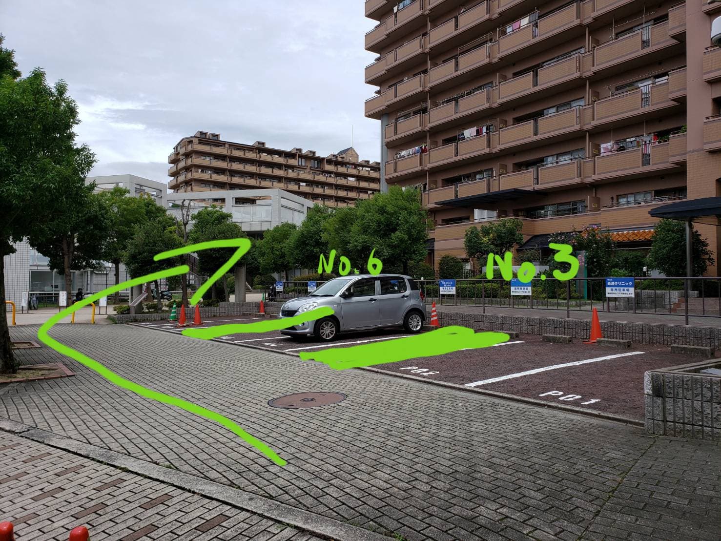 車でお越しの方は、No.3もしくはNo.6にお停めください。 先着順になりますので、先に停まっていましたら近隣のコインパーキング