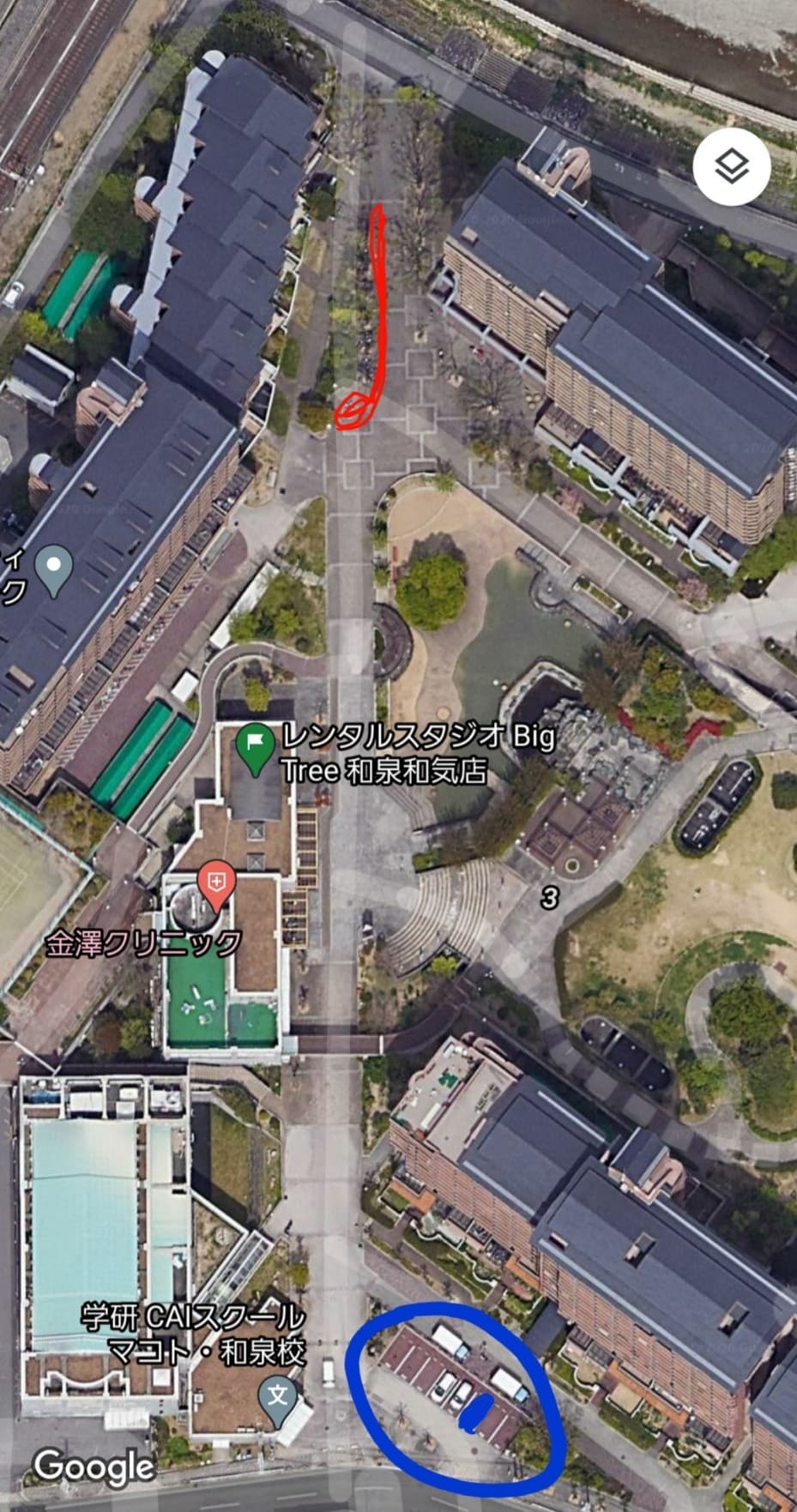 ※ 赤色が駐輪場、中央にスタジオ、青色が駐車場です☆ ※