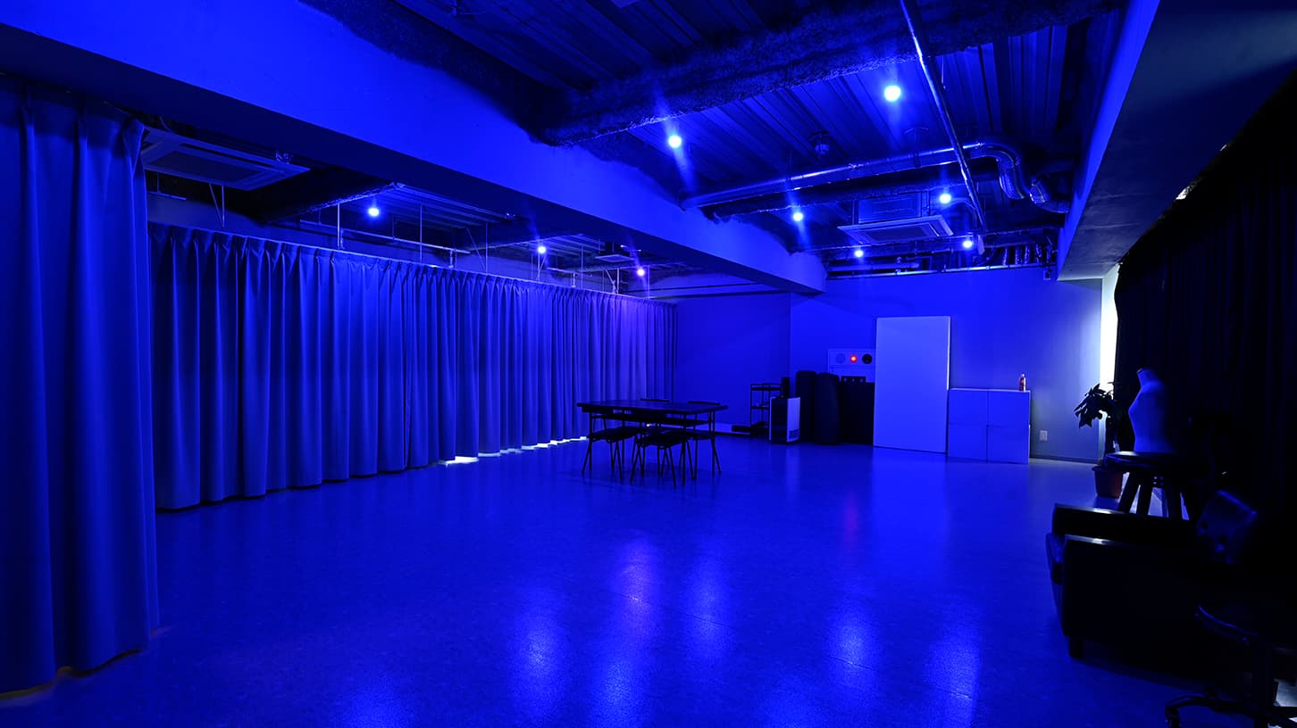 室内のLED電球は調光調色が思いのままに1球ごとに変更可能です。