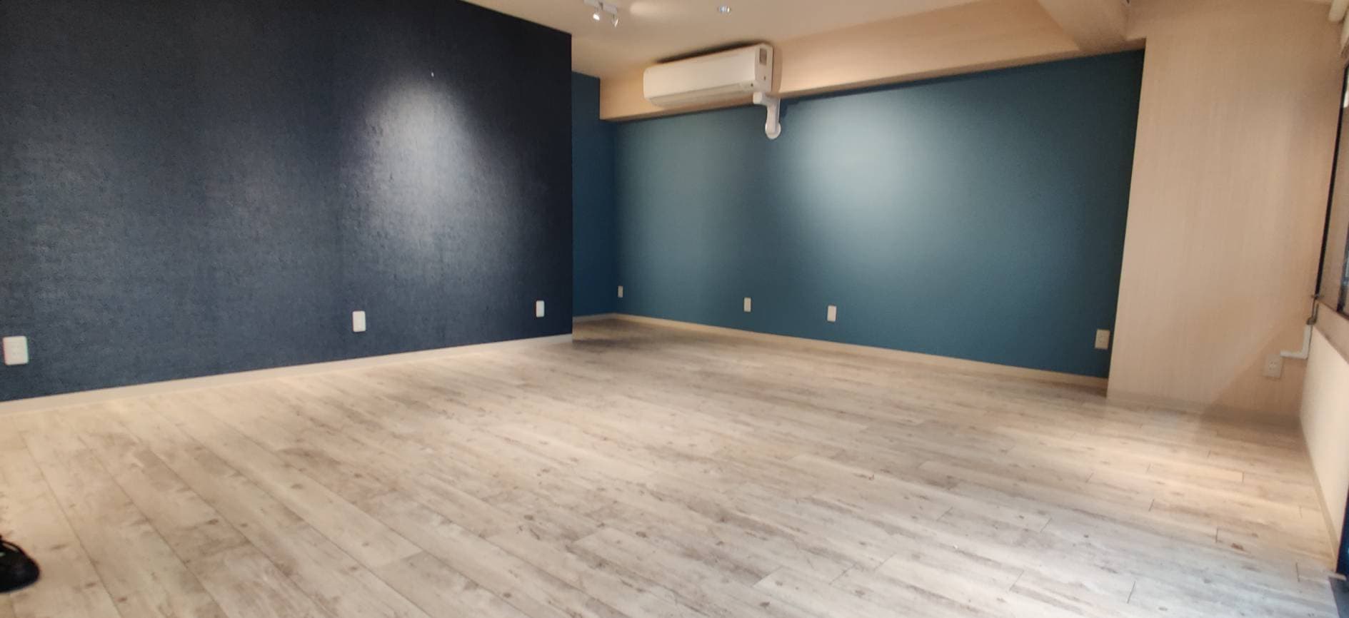 広々としておりオシャレな内装が施されています。