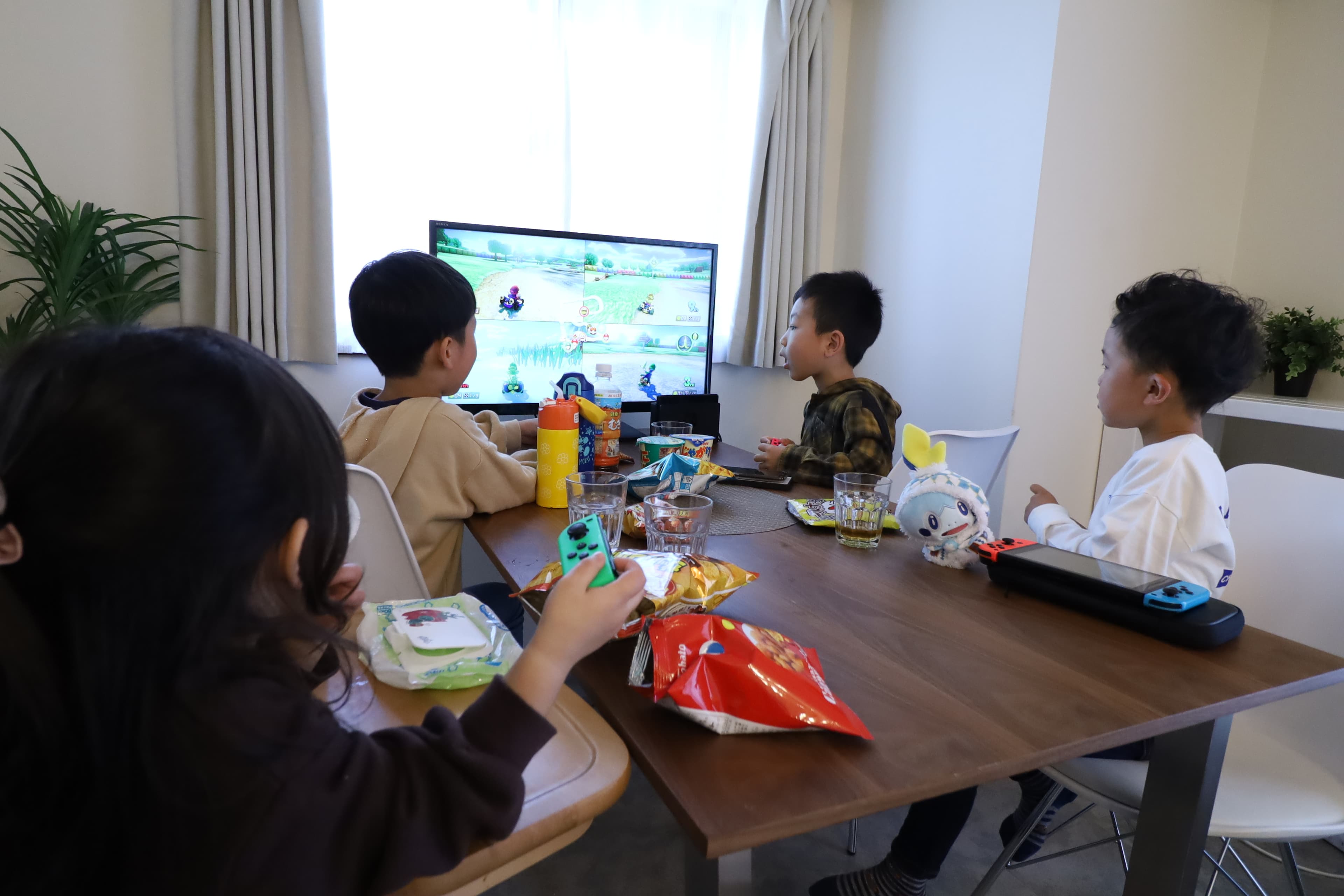 お子様を連れてのご利用も大歓迎です。TVではアマゾンプライムビデオもご視聴いただけます。