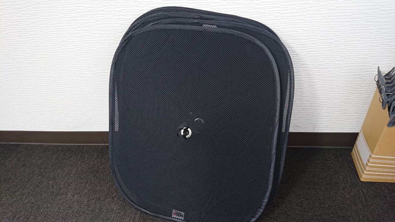 備品:日差し除け 吸盤がついてますので窓に貼り付けてご使用ください。