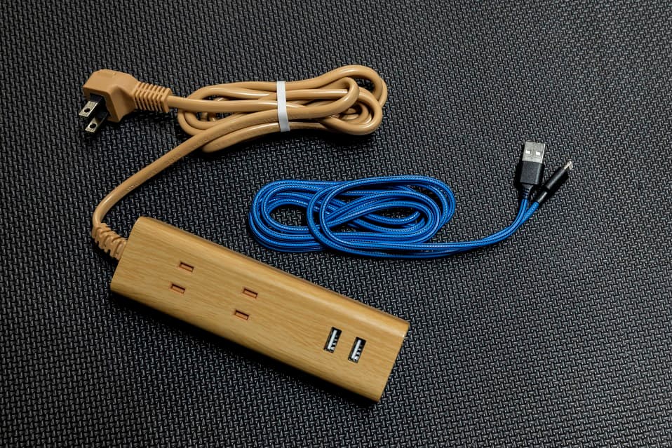 延長コードと充電器