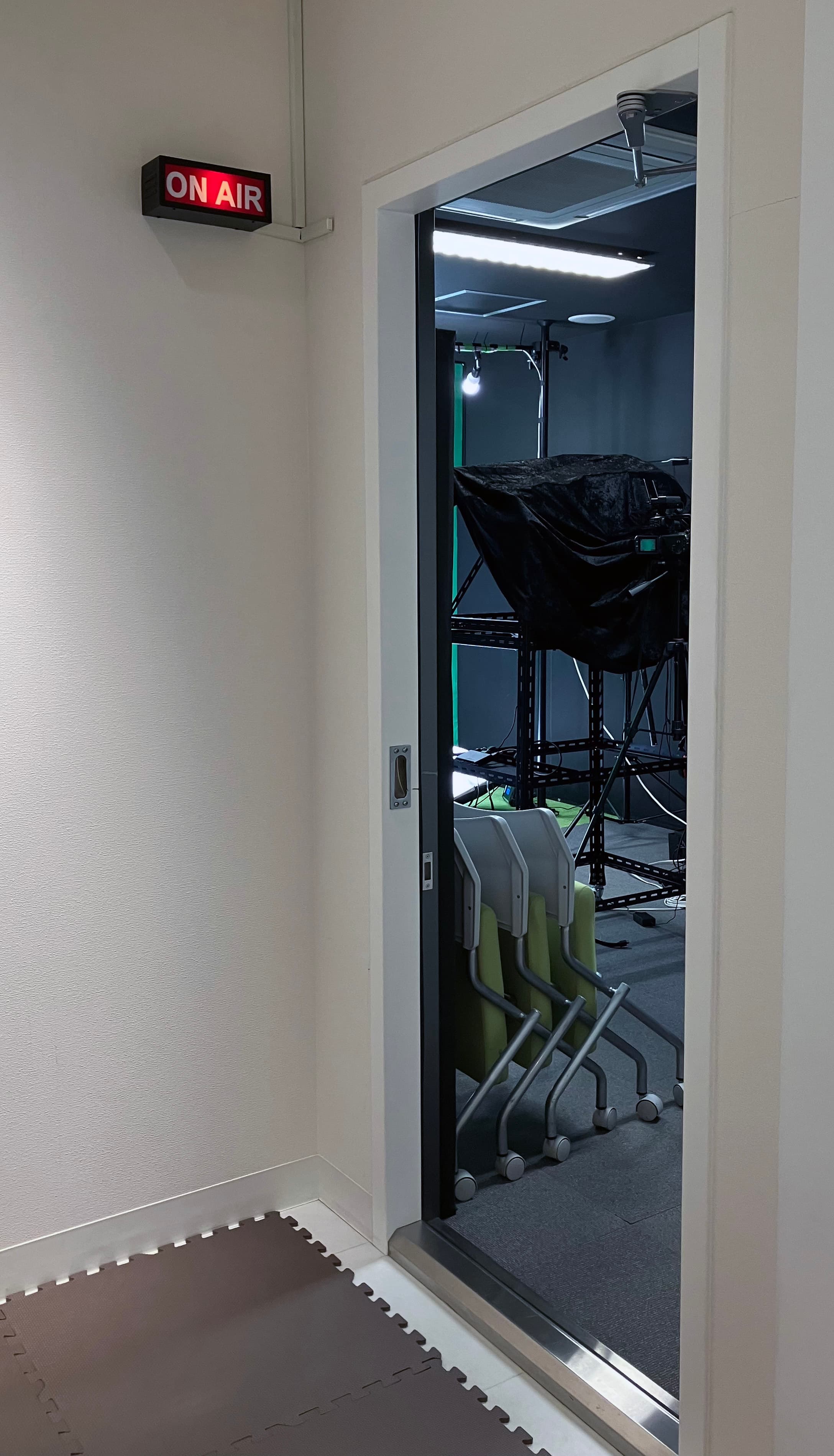 スタジオの入口です。