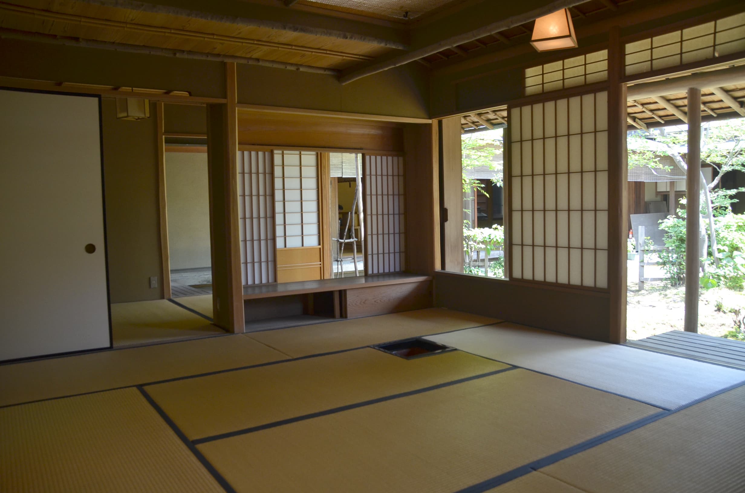 お茶室内(京間8畳)