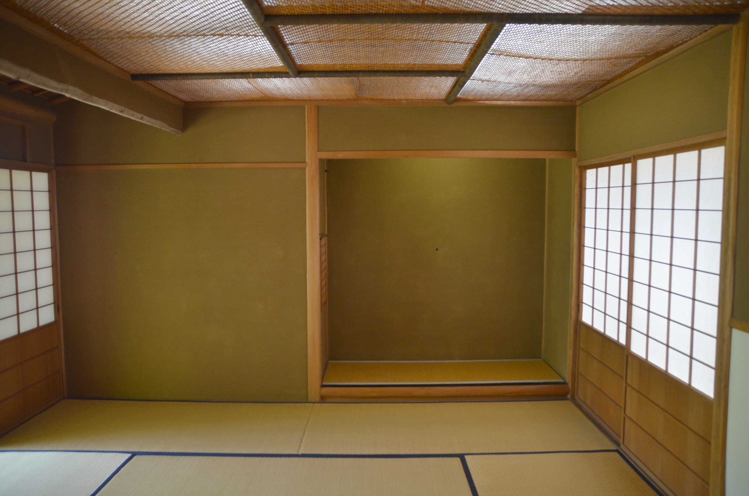 別の角度から見たお茶室内です。