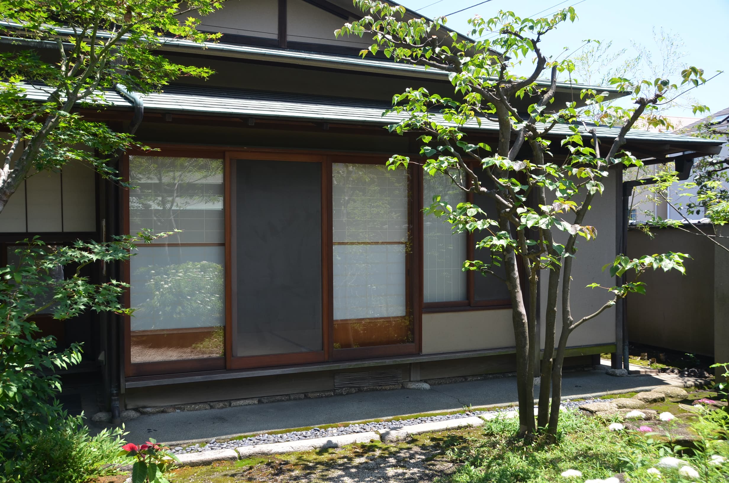 別の角度から見た中庭です。