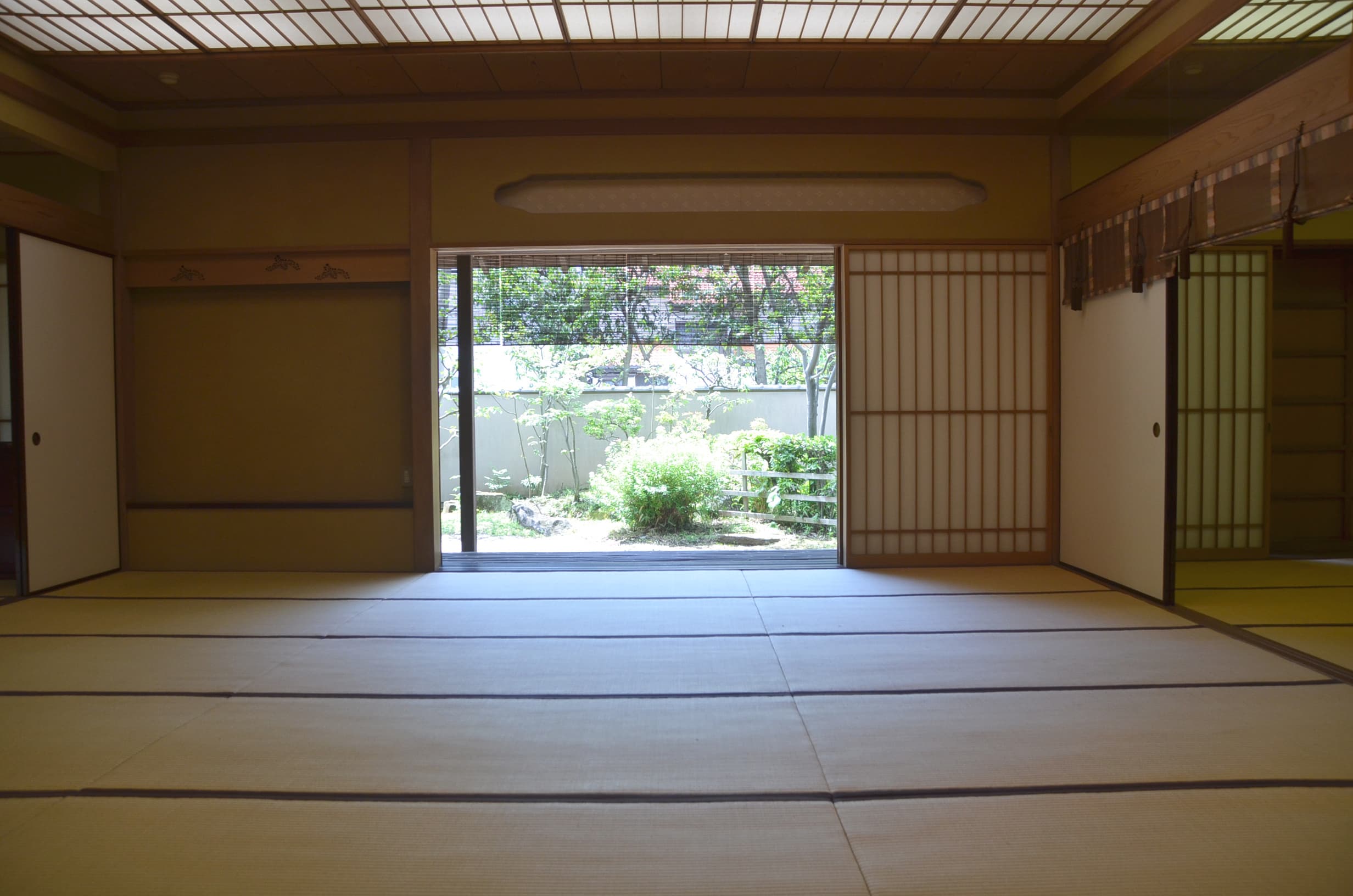 中央和室から見える中庭です。