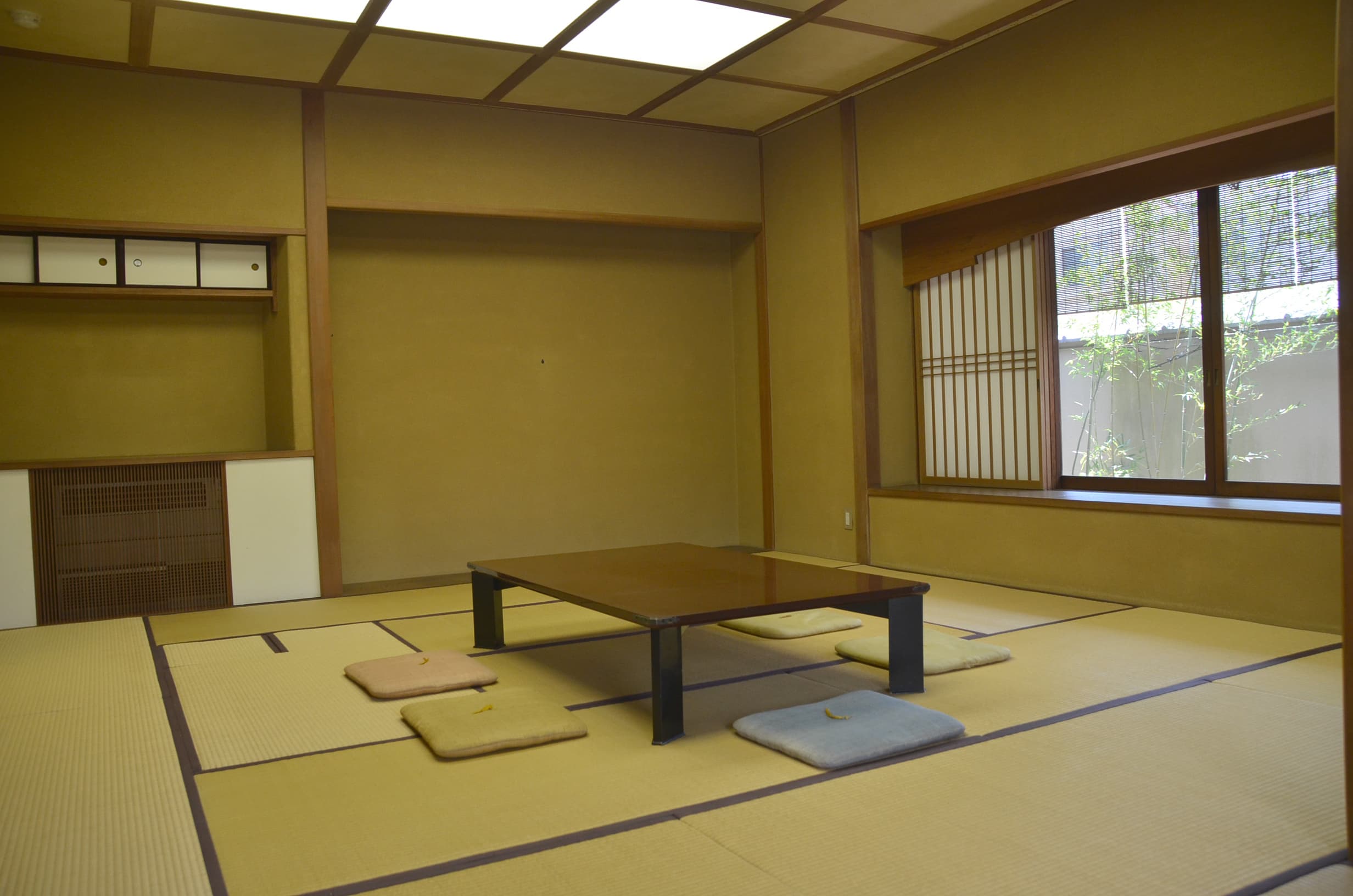 左奥の約17畳の和室です。控え室、着替え室としてもご利用頂けます。