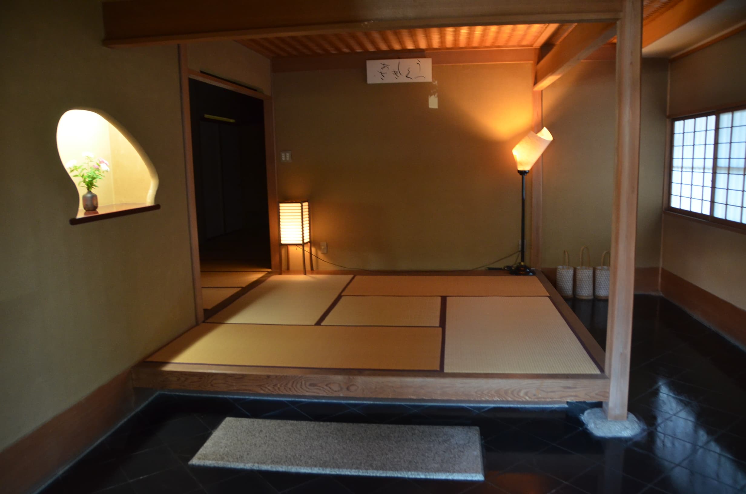 広々とした正面玄関です。