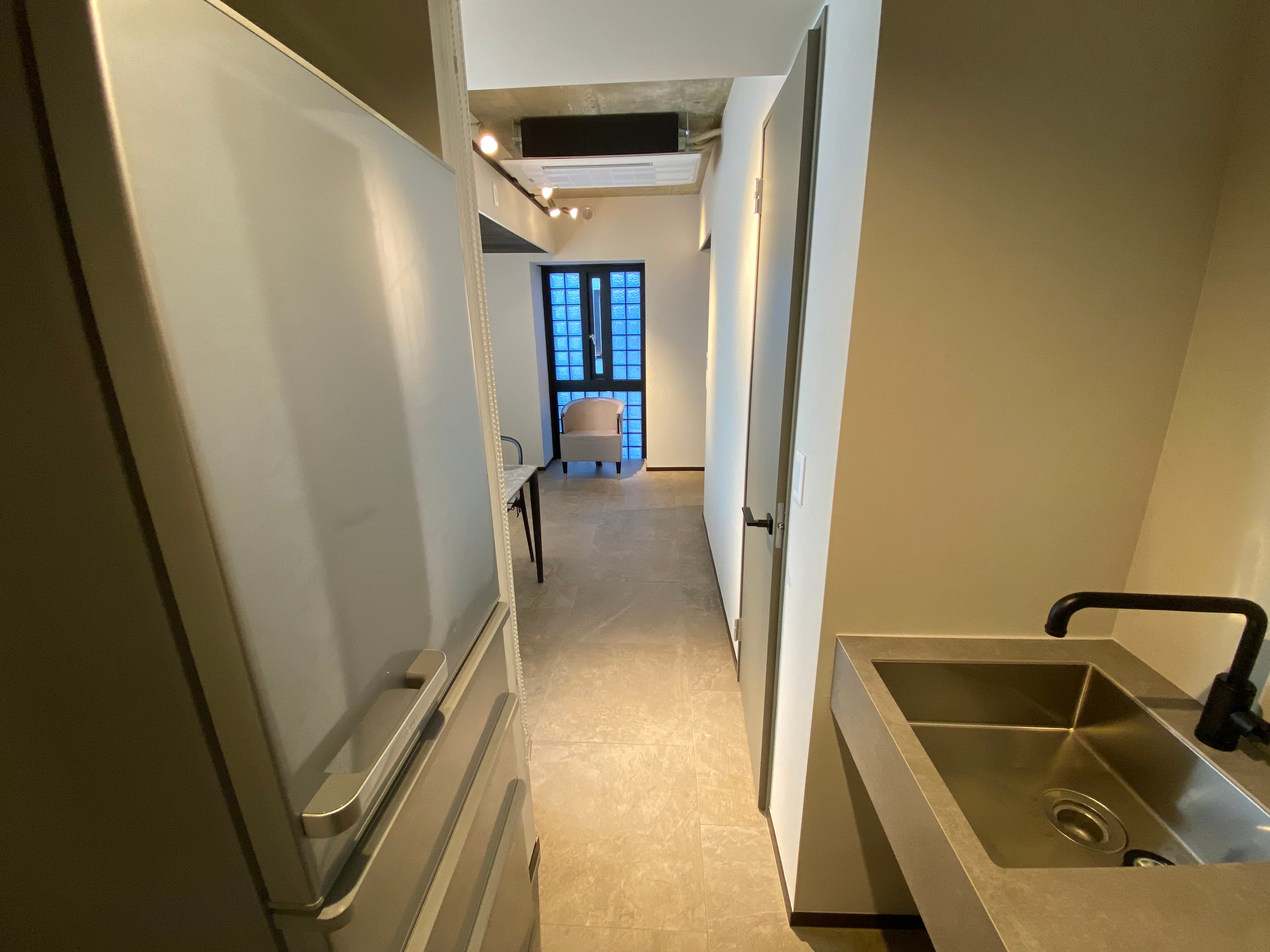 大型冷蔵庫も完備、冷凍庫、野菜室もあります。