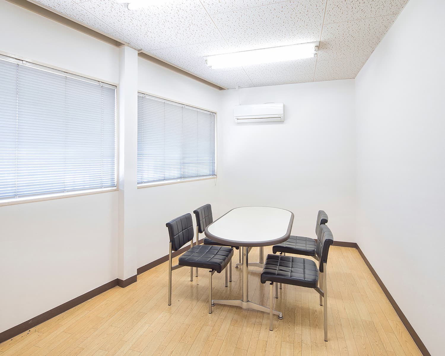 1F ミーティングルーム&メイクルーム