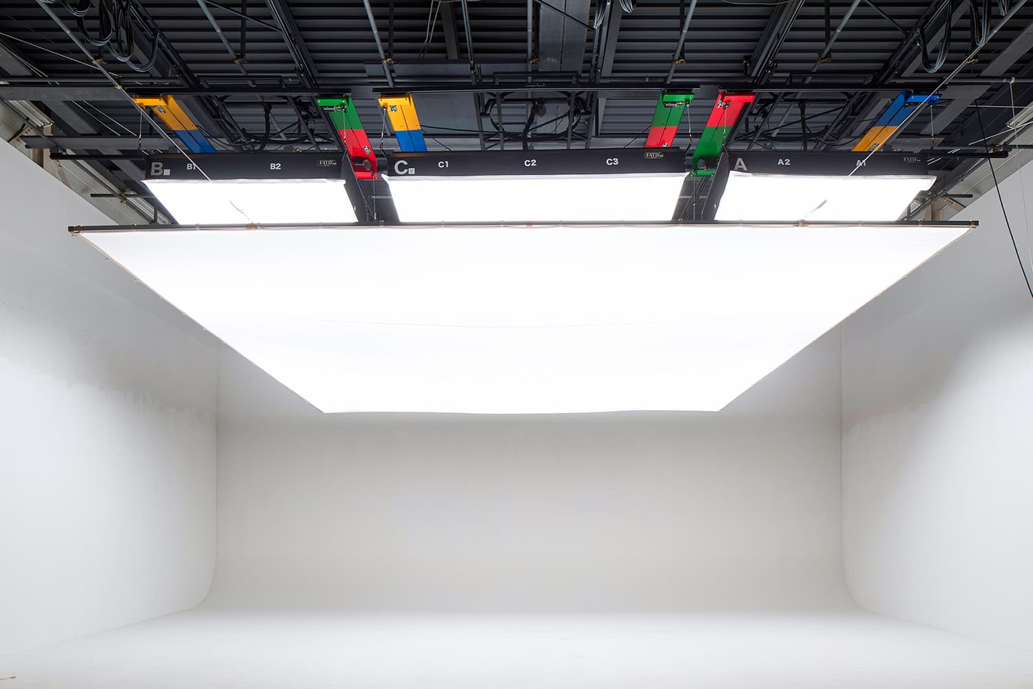 Ast 大型紗幕 7.5m×7.5mの大型紗幕です。 Astのみご利用頂けます。