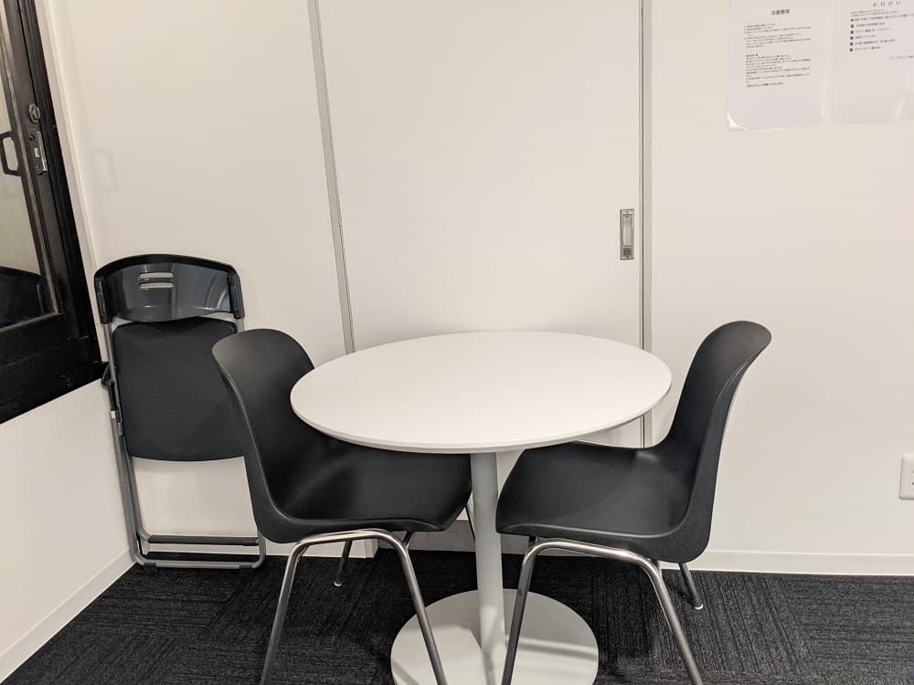 室内:打ち合わせや会議、リモートワークにピッタリです。