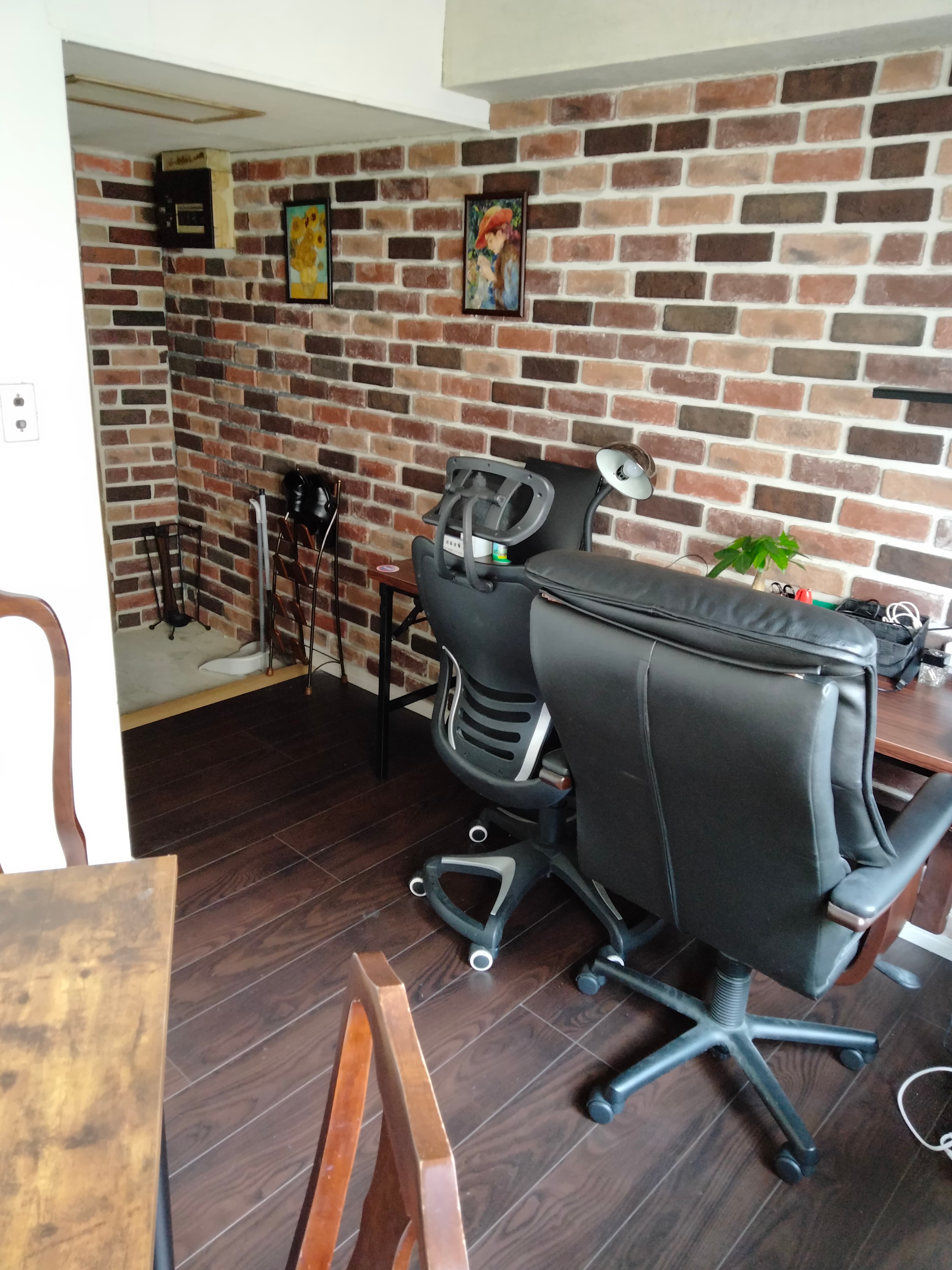 レンガ壁が雰囲気あります。