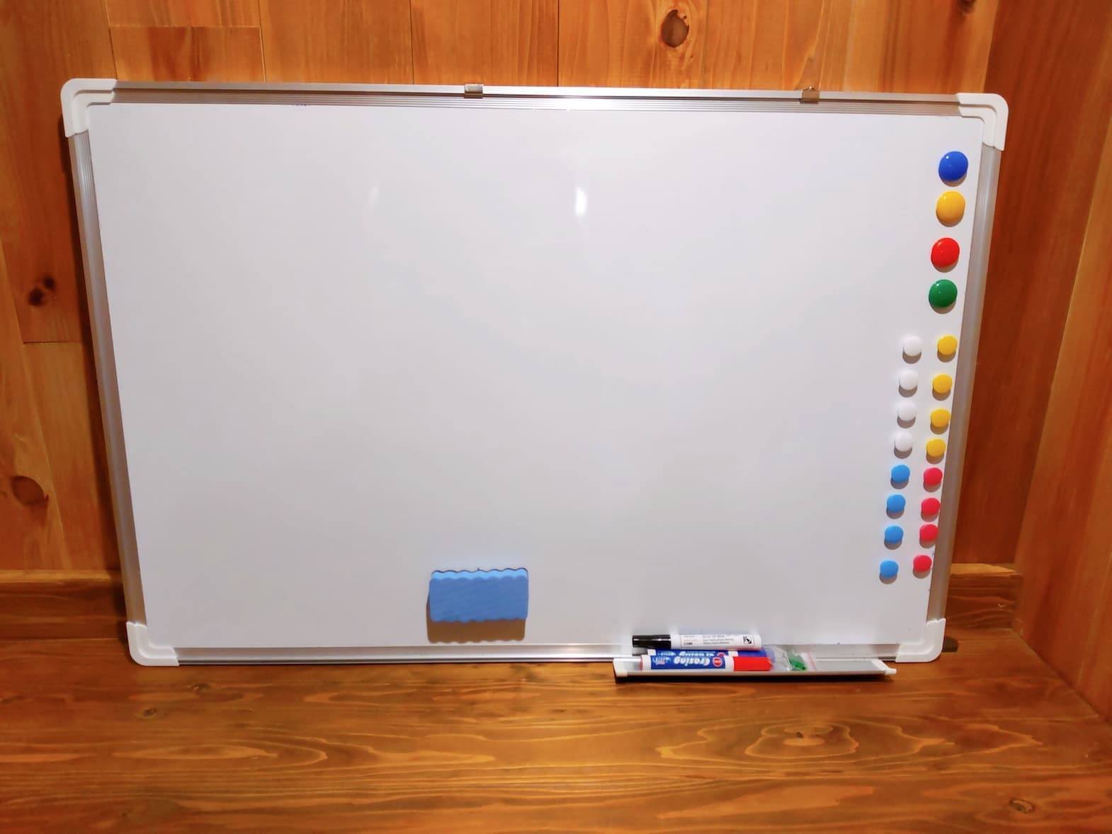 ホワイトボードは無料貸出です。 幅180cm×高さ90cm 1枚 幅90cm×高さ60cm 1枚