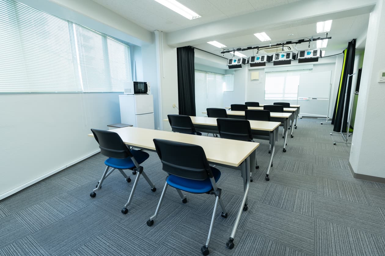 3面に窓があり、明るく開放的な空間です