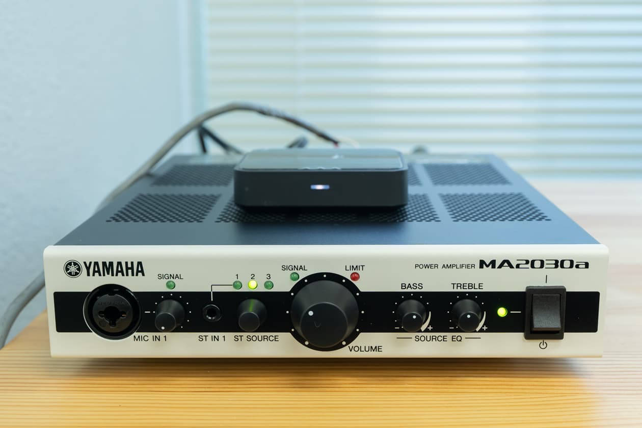 備品:アンプ オプションのハンドマイク、ピンマイク追加でスピーカーから声を出すことも可能です