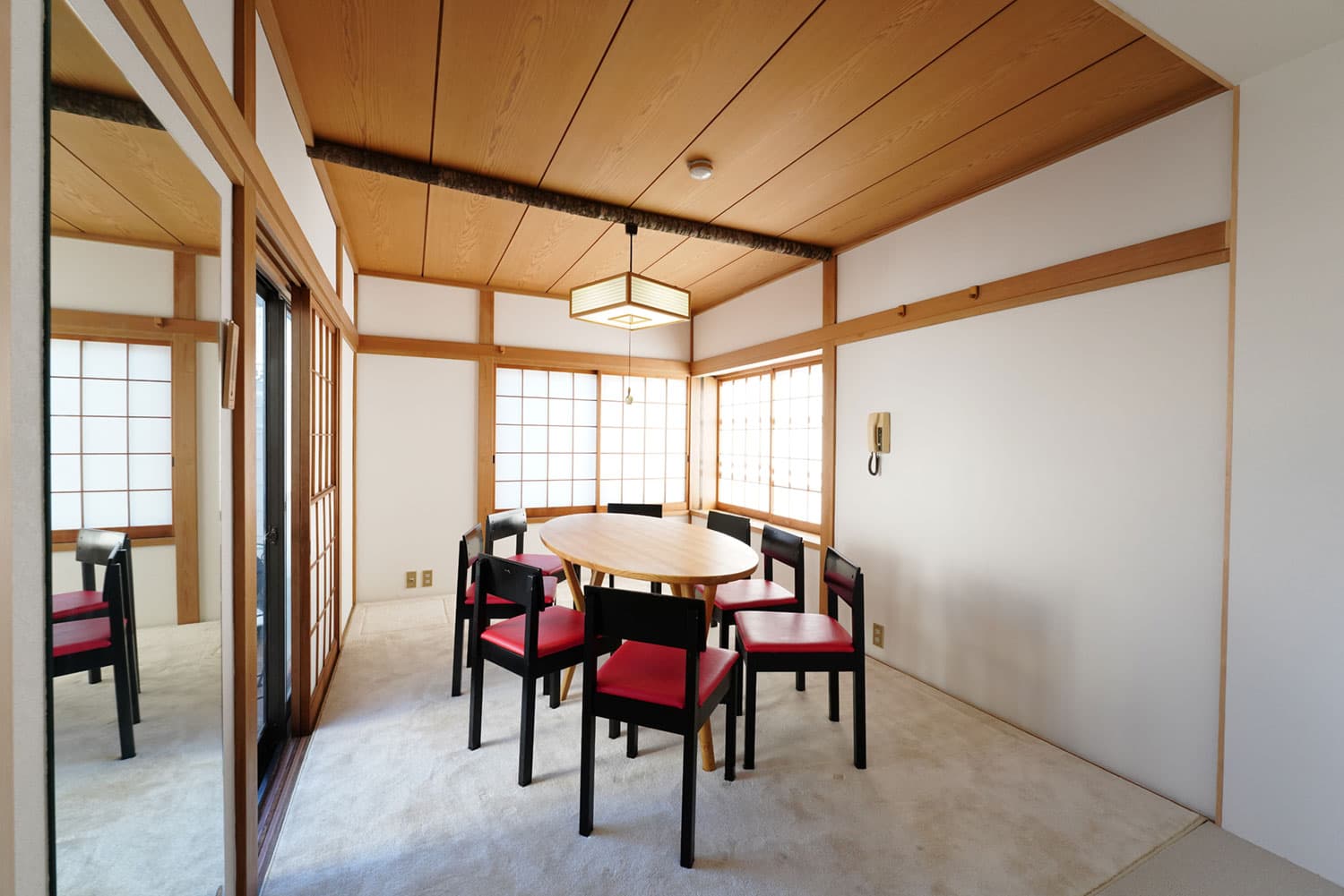 パーティースペースの一角には、休憩や静かにお話ができる部屋もご用意しております。