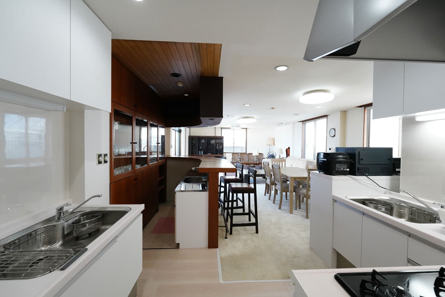 おしゃれで便利なシステムキッチンを完備。料理がさらに楽しくなりますね。