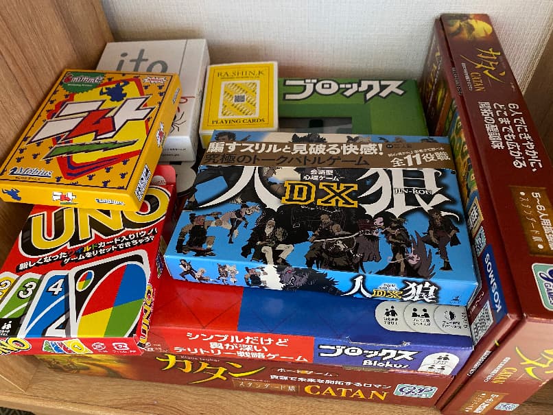 \ボードゲームご自由に使えます/ トランプ、ウノ、人狼ゲーム、ブロックス、イット、ニムト、カタン、カタン拡張(5-6人用)