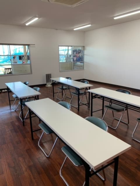 打席側の窓は蛇腹で目隠し可能