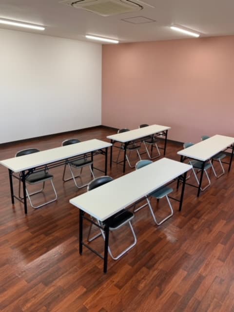 セミナースタイルや会議スタイルでもセット可能