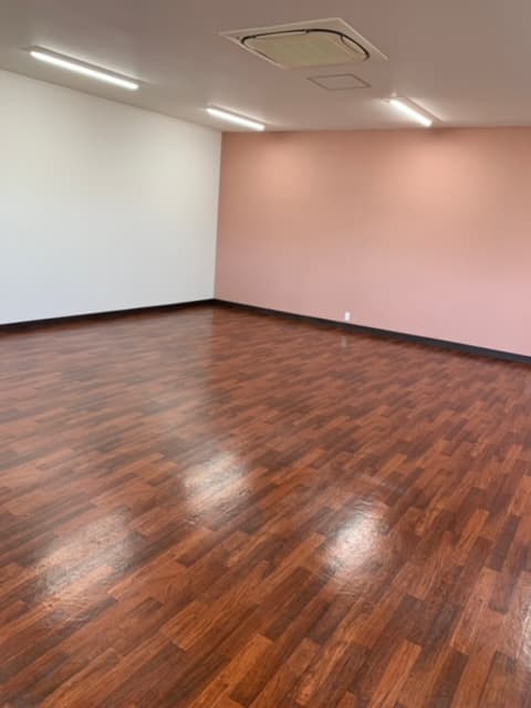 コンセントは奥と手前の壁に計3口