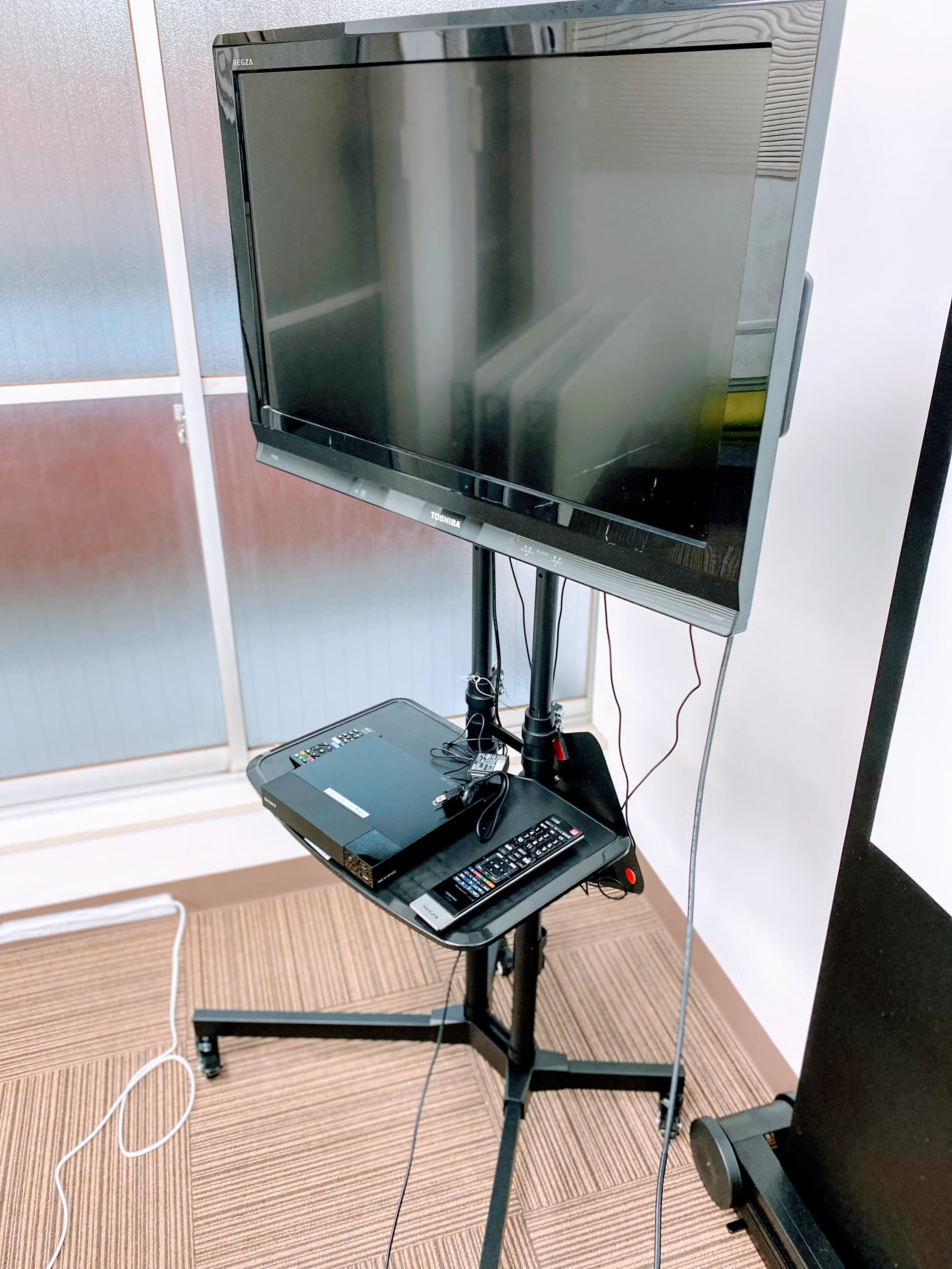 32インチTVモニターです。テレビも一部閲覧可能♫HDMIでPC接続可